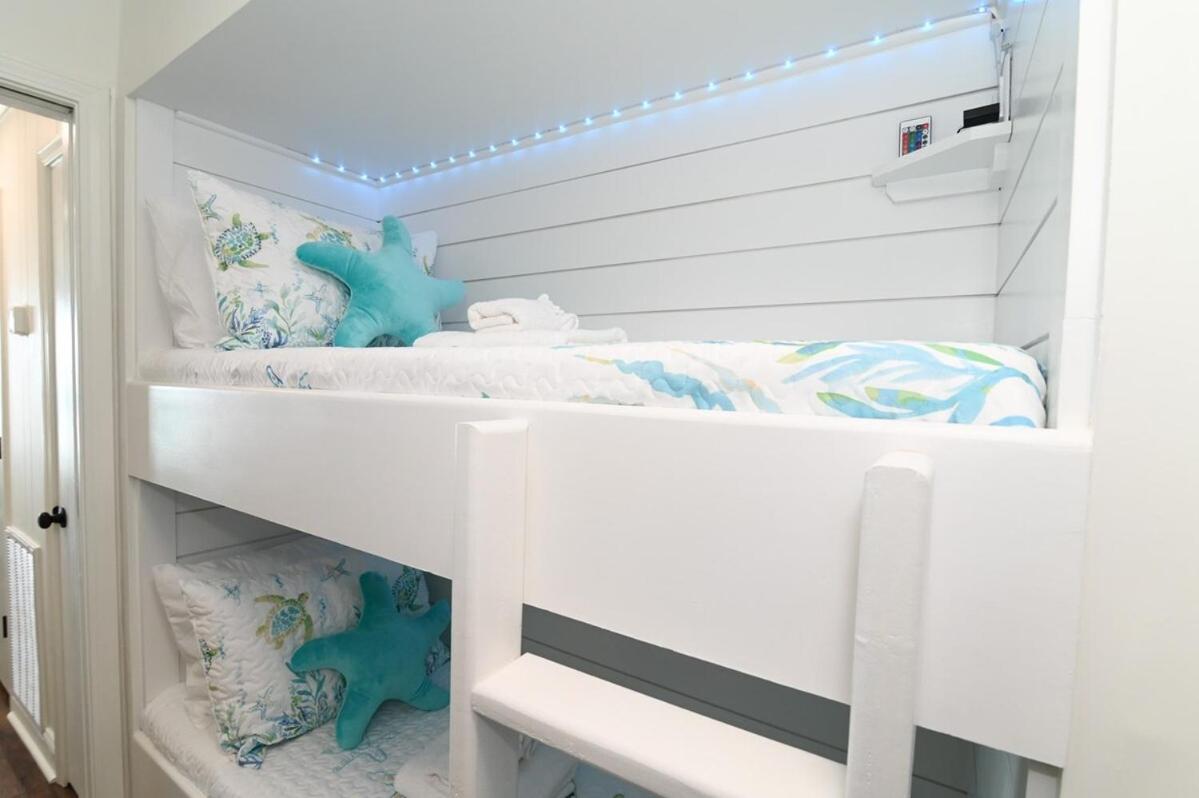 Holiday home The Sandy Turtle New Modern Oceanfront W Pool Myrtle Beach