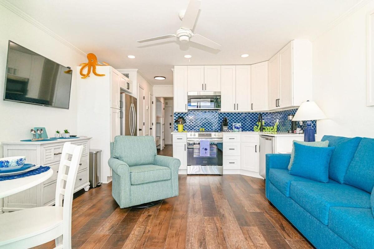 The Sandy Turtle New Modern Oceanfront W Pool Holiday home *