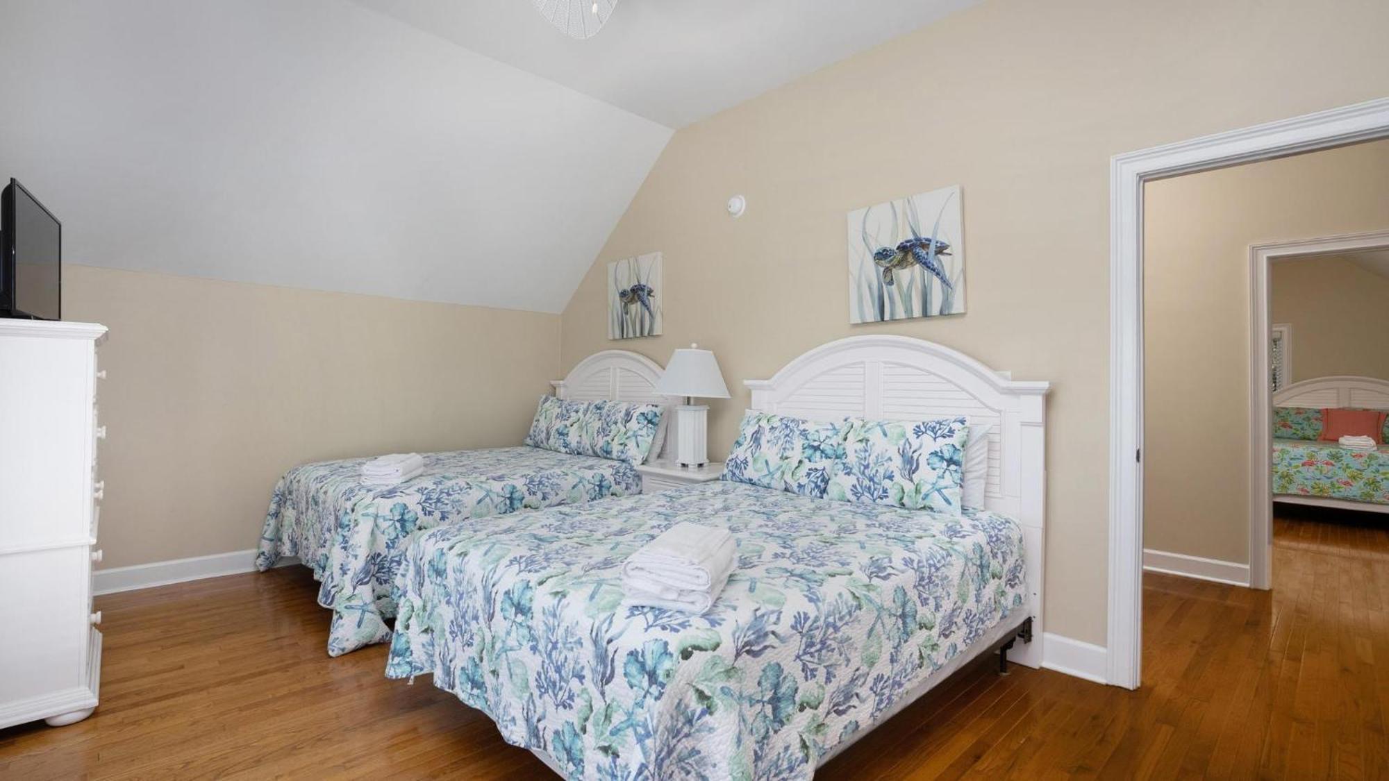 Blue Moon - 3rd Row - Ocean Drive Section Holiday home