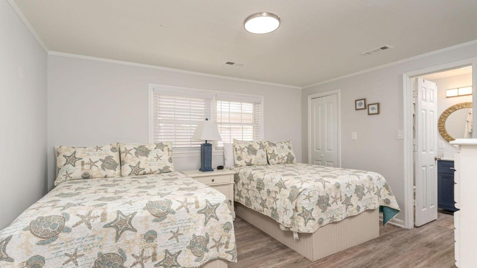Dollar - 3rd Row - Ocean Drive Section