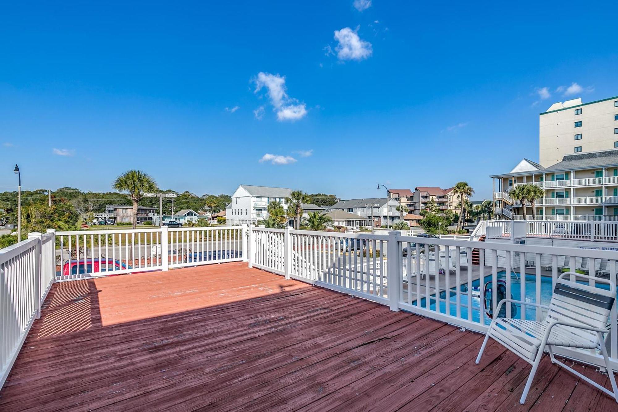 Nautical Watch 107 - Oceanfront - Windy Hill Section Holiday home