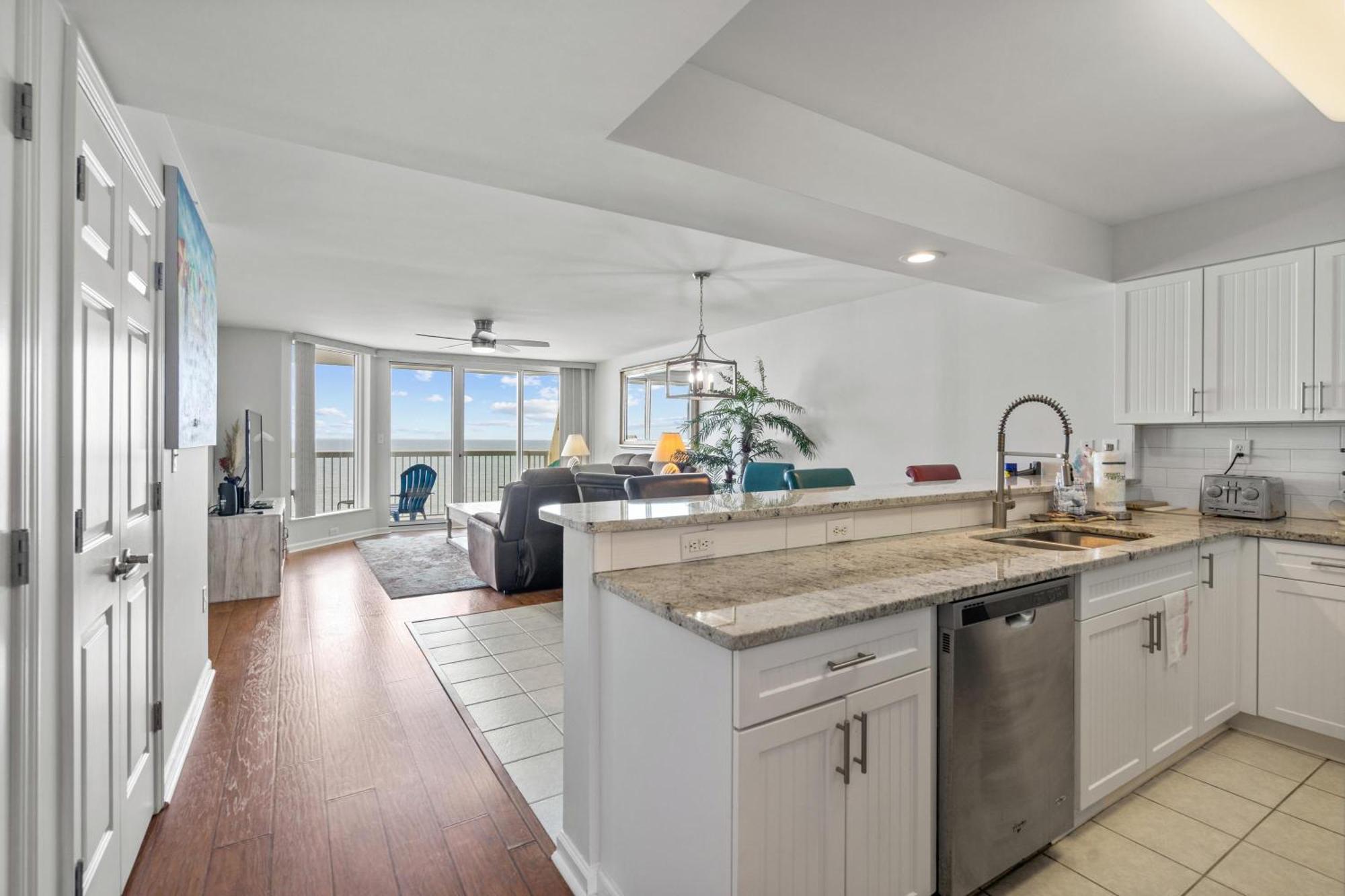 Holiday home Sunrise Pointe 10f - Oceanfront - Cherry Grove Section *