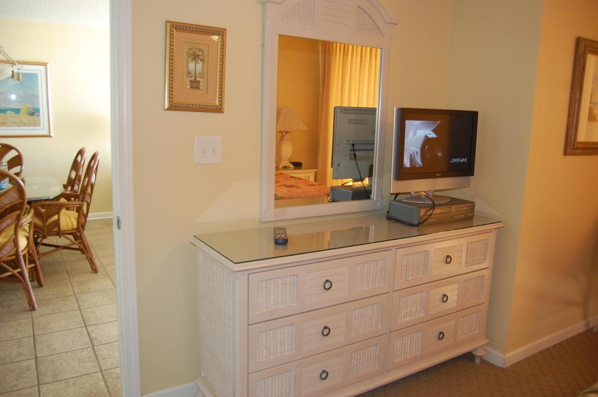 Crescent Shores N - 304 - Ocean Front-crescent Section Holiday home