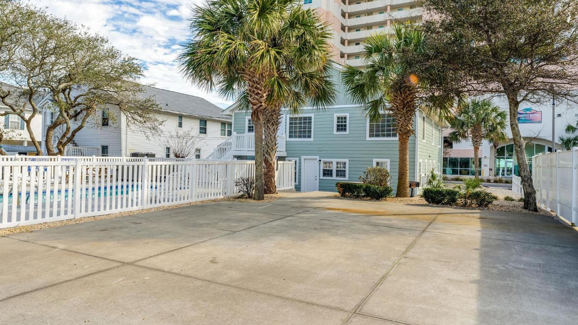 Ocean Pearl - 2nd Row - House - Crescent Holiday home