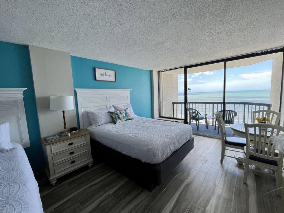 Bluetique Oceanfront Pet Friendly Indoor Pool Apartment *
