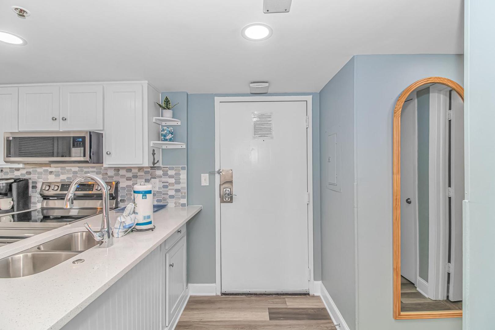 Breathtaking Views! Stunning 2br With Gorgeous Updates-palace 1207 *