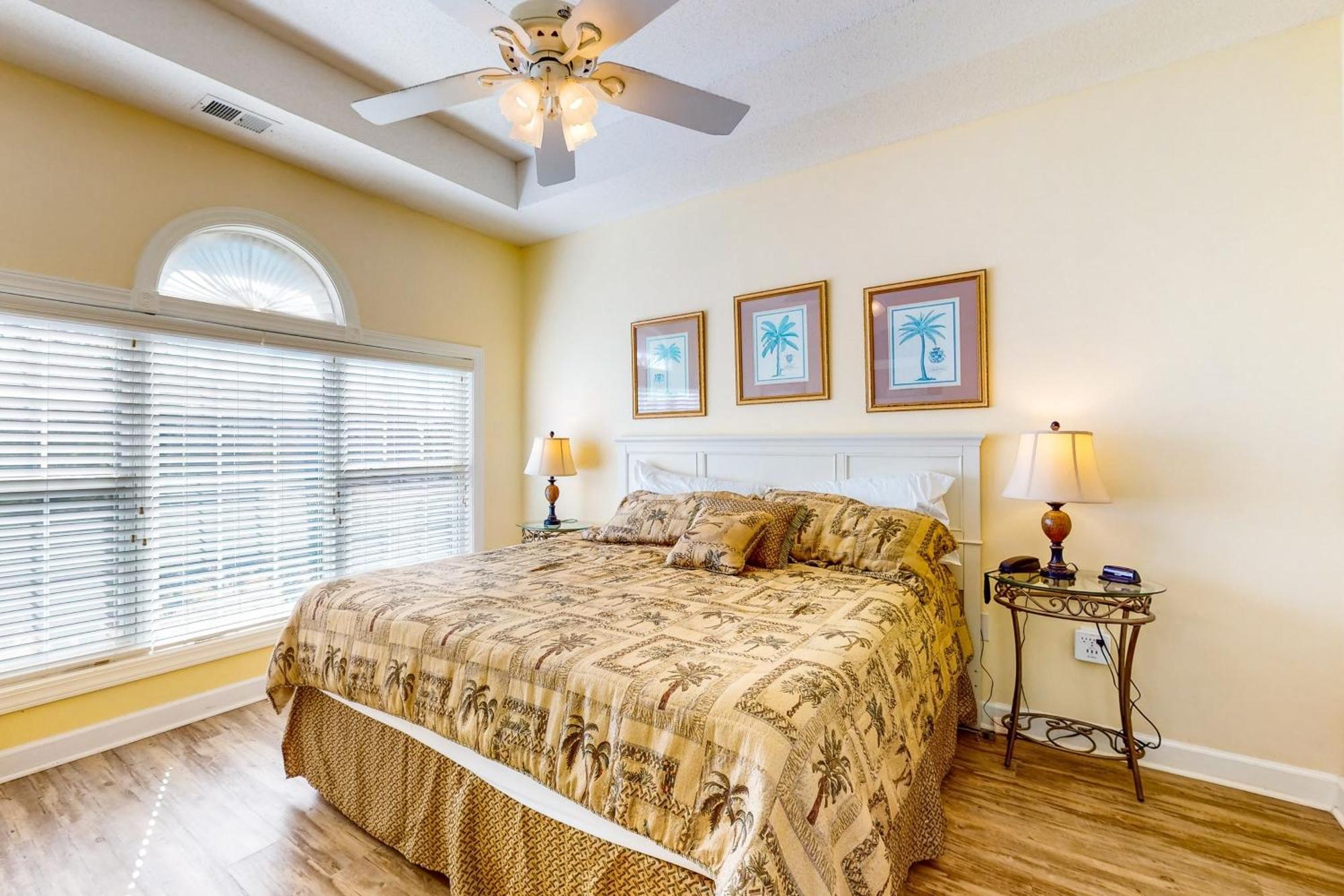 Serene Barefoot Apartment
