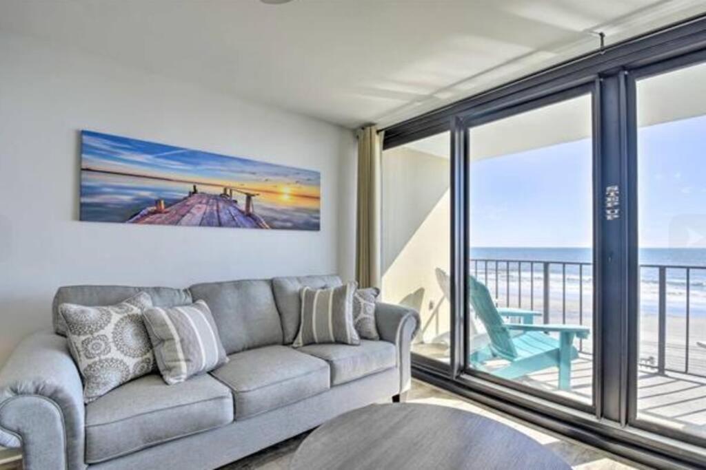 Beautifully Updated 2 Bedroom Oceanfront Suite- With Gaming System And More! Horizon East 104 Holiday home *