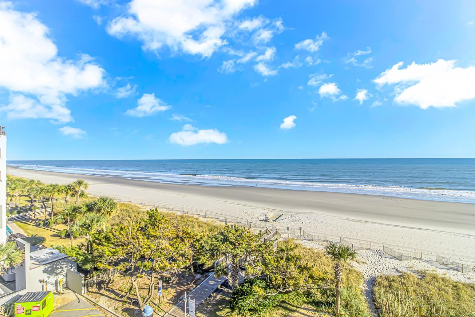 Spacious 4 Bedroom Ocean View - Ocean Reef 526- Sleeps 14! Holiday home Myrtle Beach