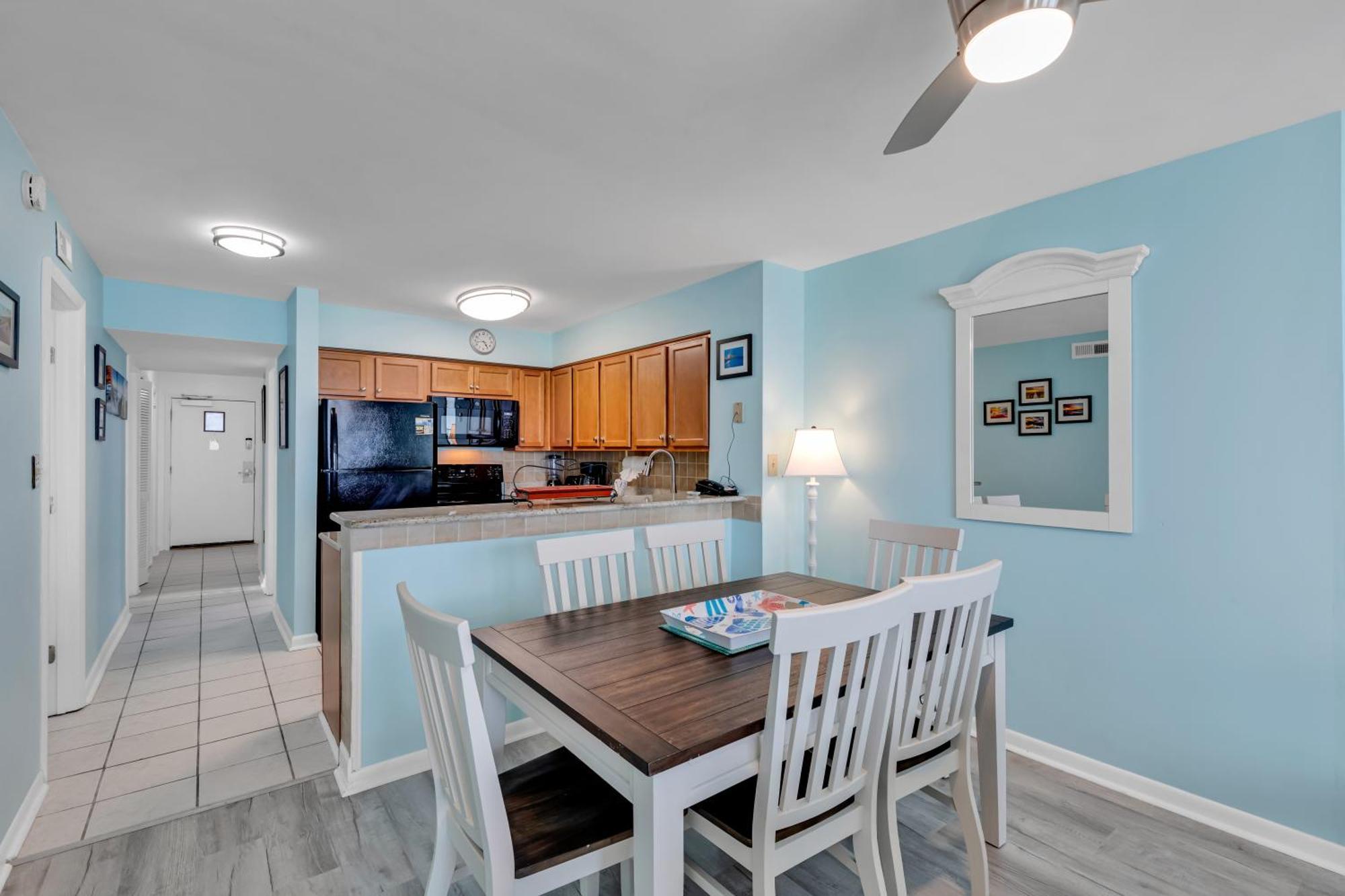 Oceanfront 3br Palms Apartment