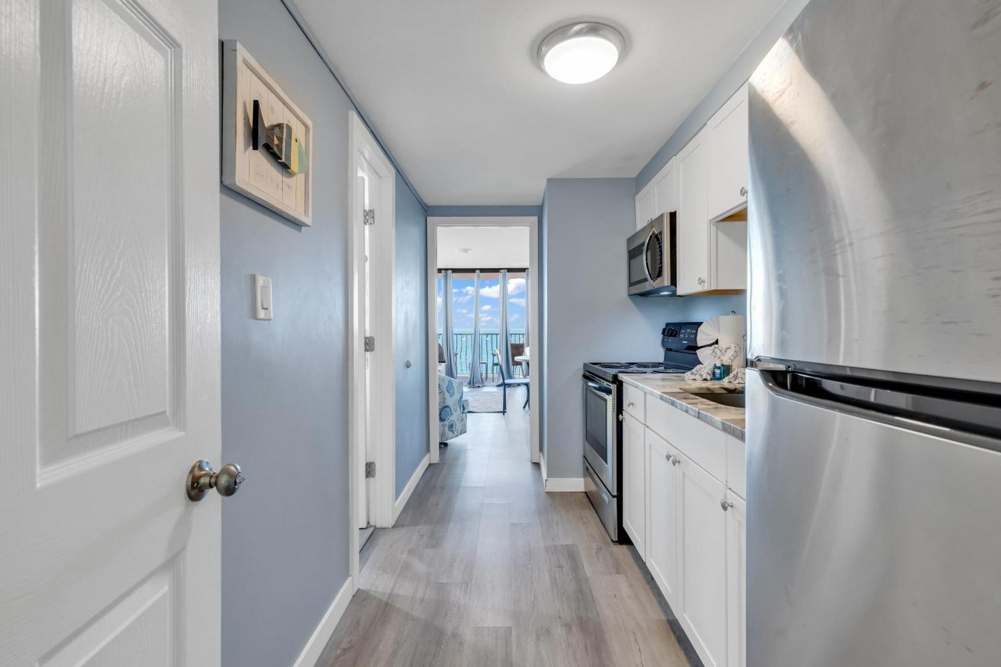 15-th Floor Ocean Front Views At Palms Apartment *