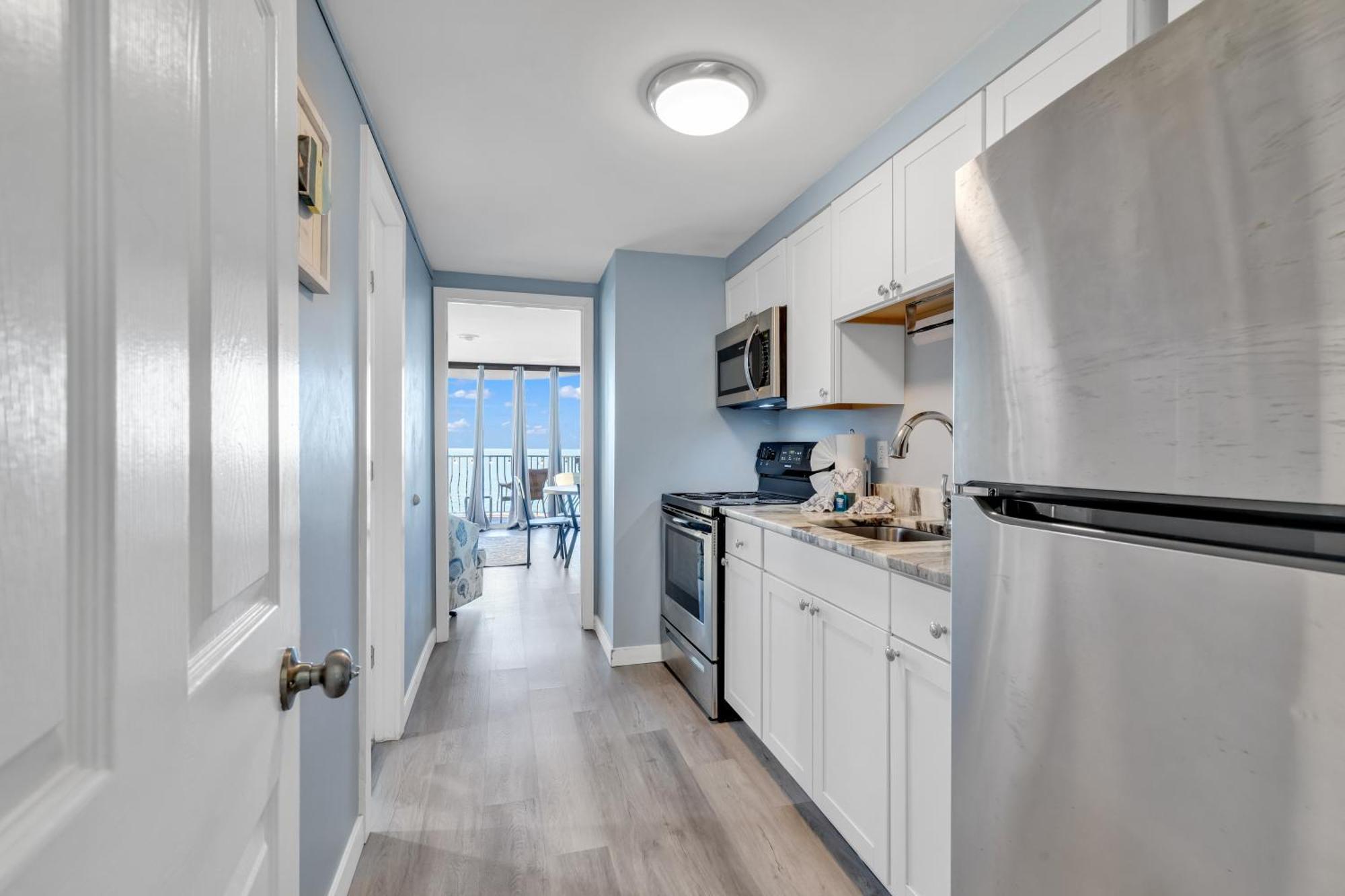 15-th Floor Ocean Front Views At Palms Apartment