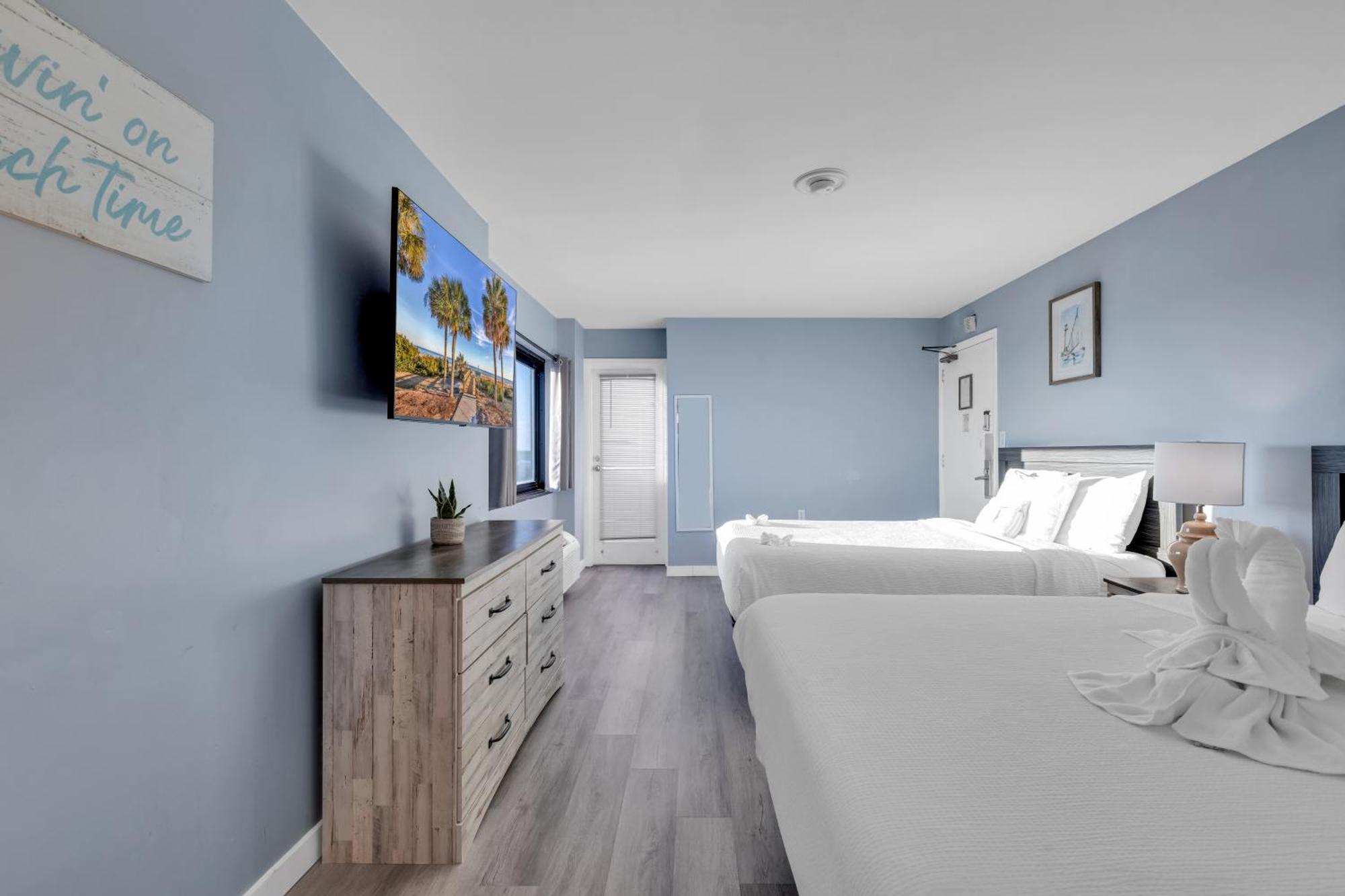 15-th Floor Ocean Front Views At Palms *