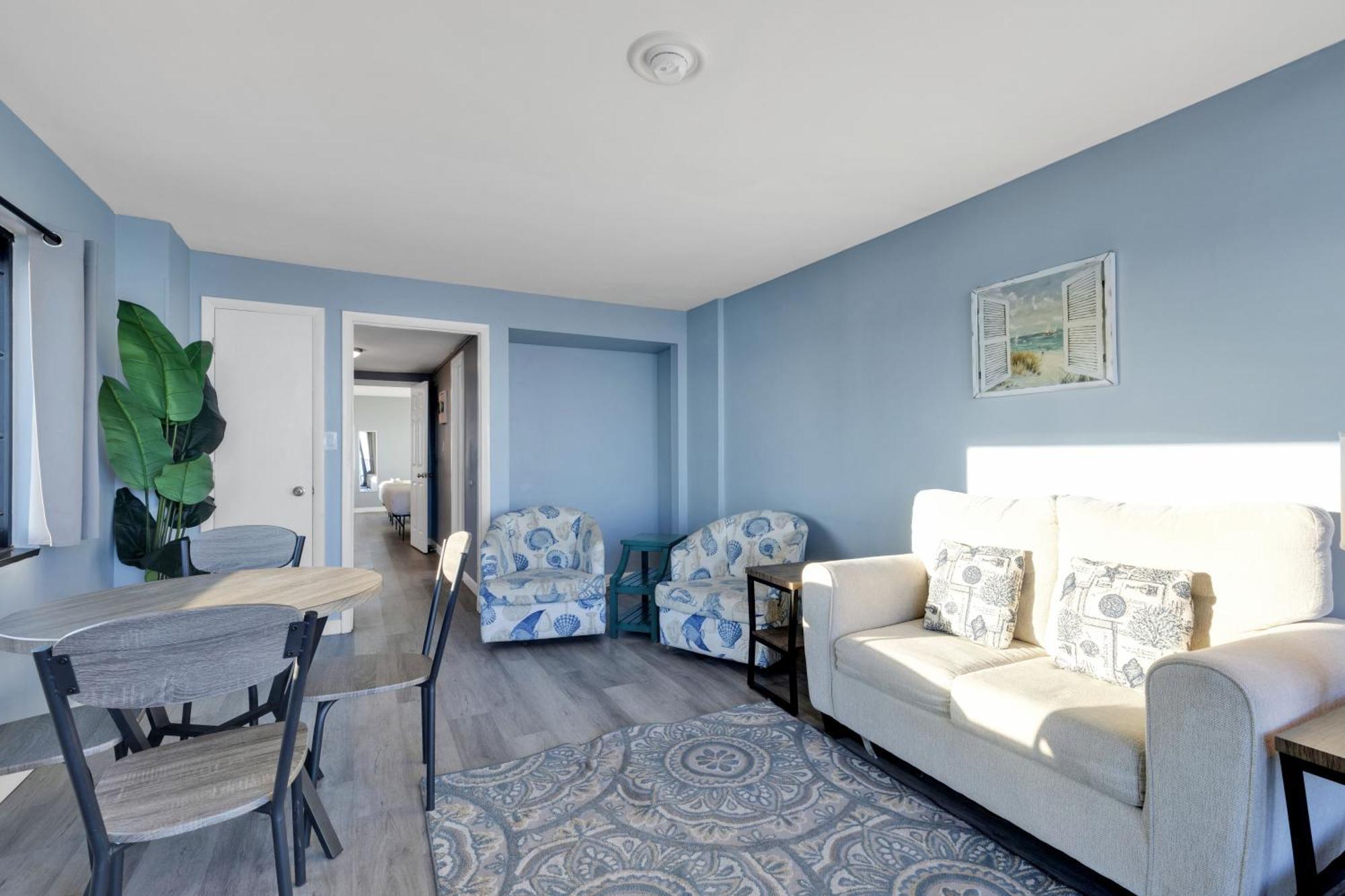 15-th Floor Ocean Front Views At Palms *