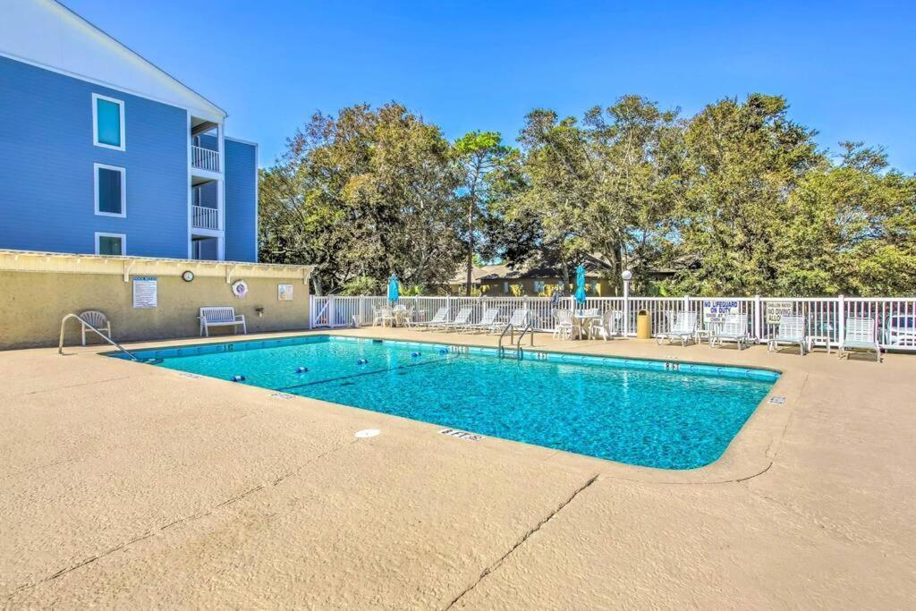 First Floor With Ground Floor Access - Steps To The Beach! Apartment *