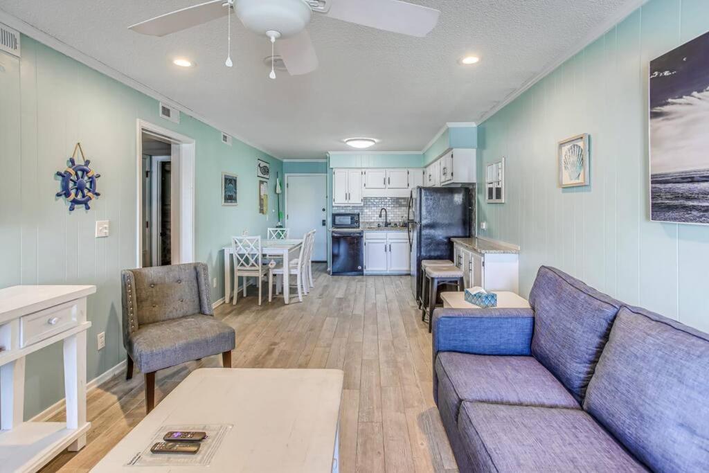 Apartment First Floor With Ground Floor Access - Steps To The Beach!
