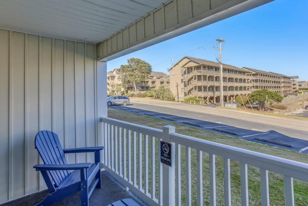 First Floor With Ground Floor Access - Steps To The Beach! Apartment