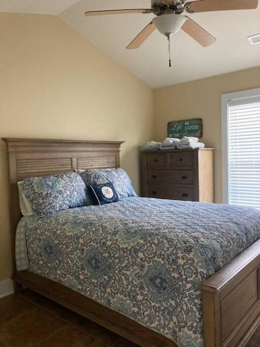 Sunrise House 2709 Kashton St Holiday home *