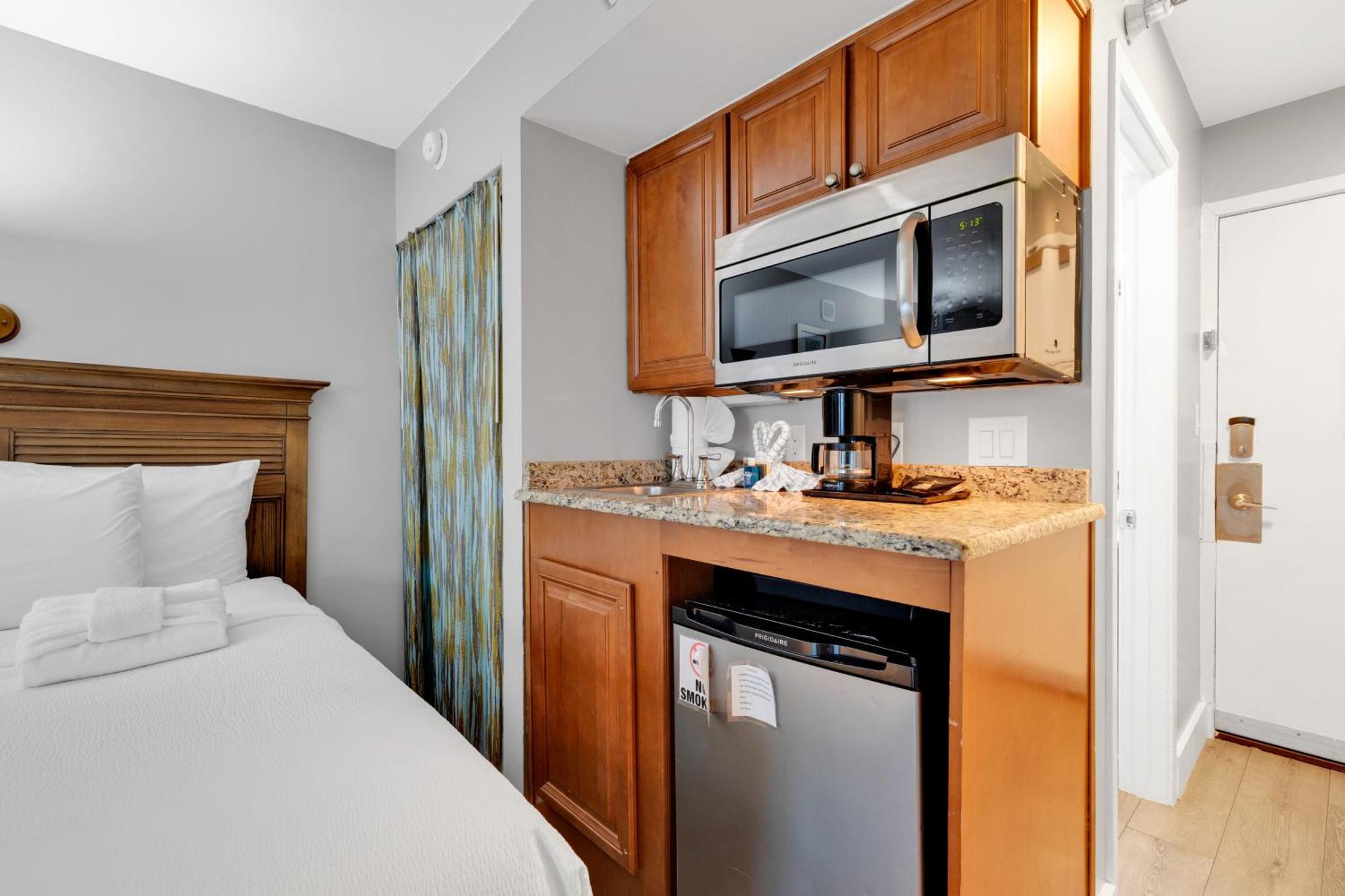 Hosteeva Oceanfront Studio W Pool, Oceanfront Fire Pit And More * Myrtle Beach