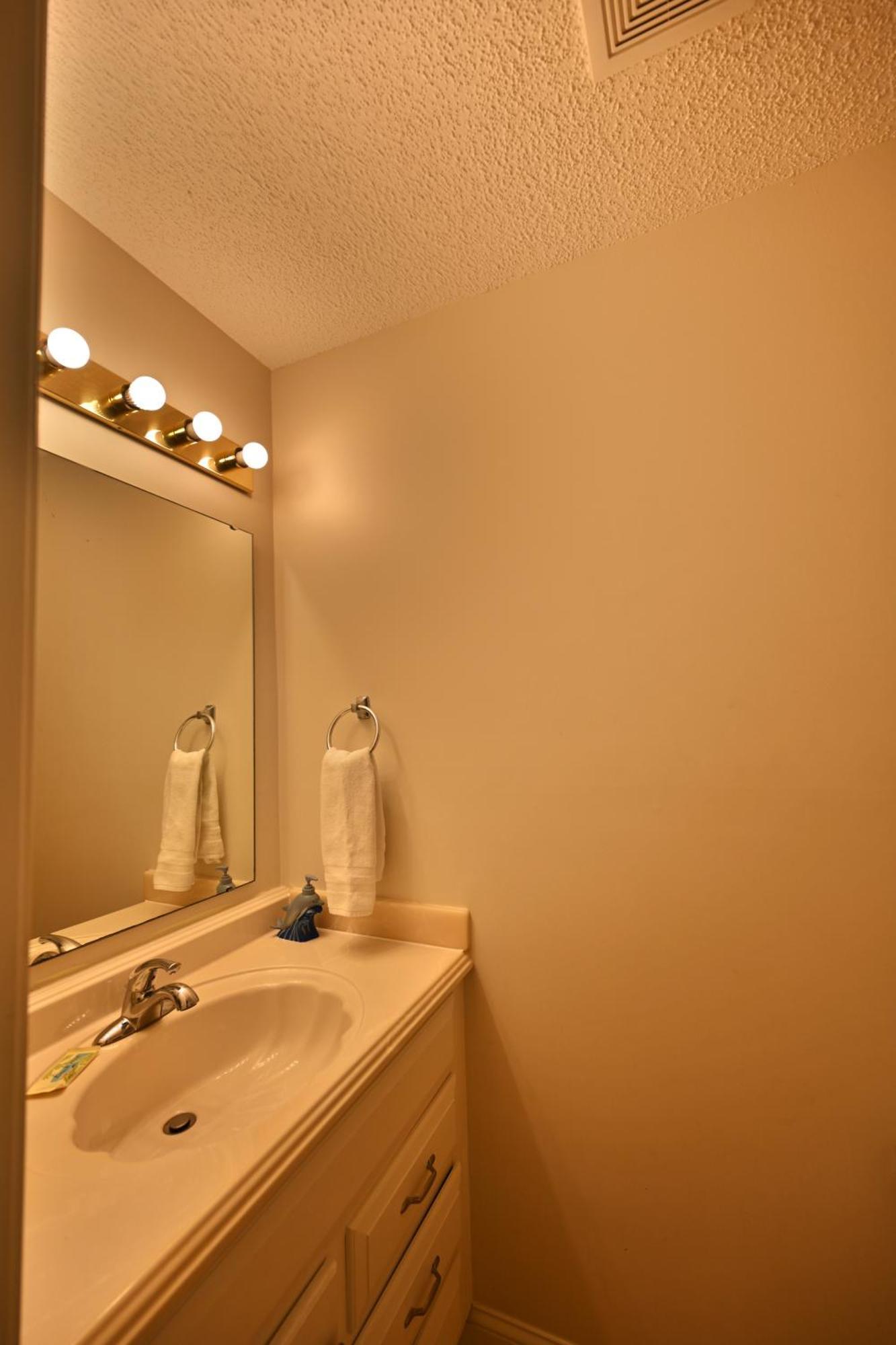 Apartment Spacious By The 2#