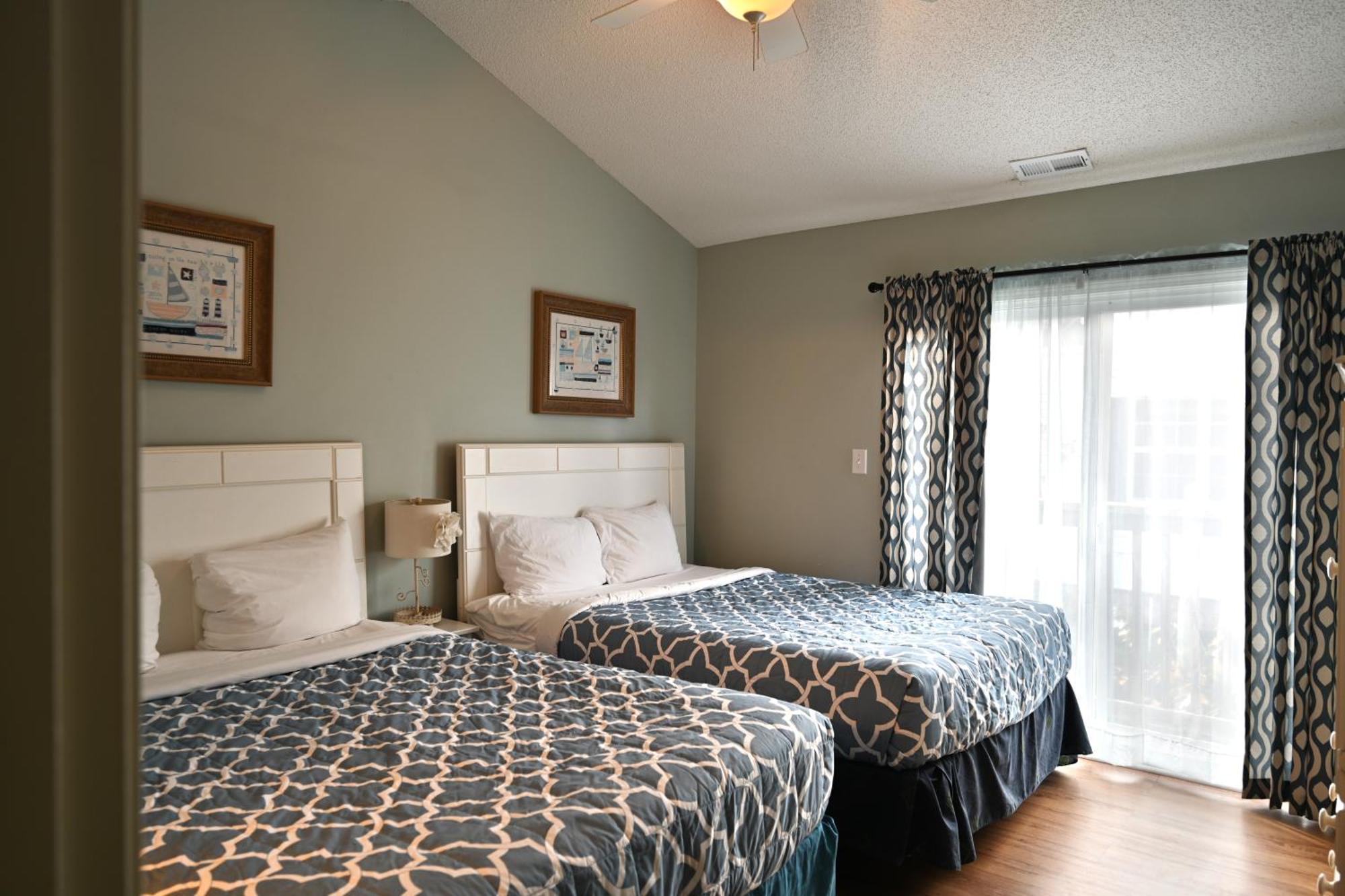 Spacious By The 2# Apartment