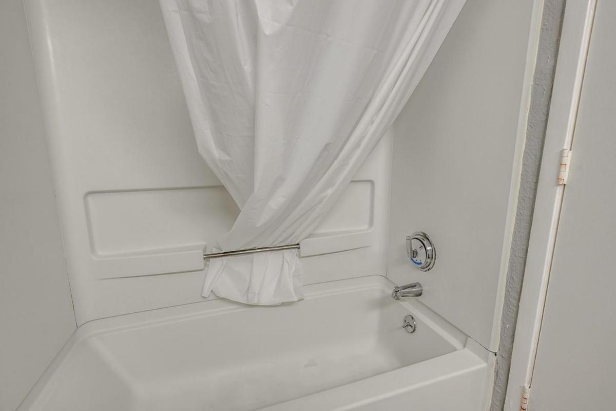 Holiday home Beautifully Updated Ocean View Studio! Sea Mist 50503