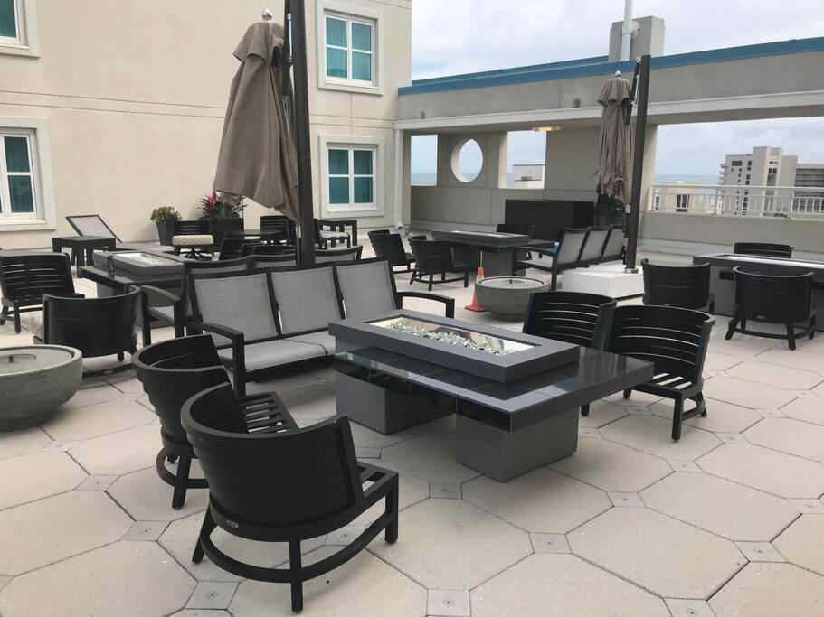 Ocean Sunrise ~ 2b/2b Apartment