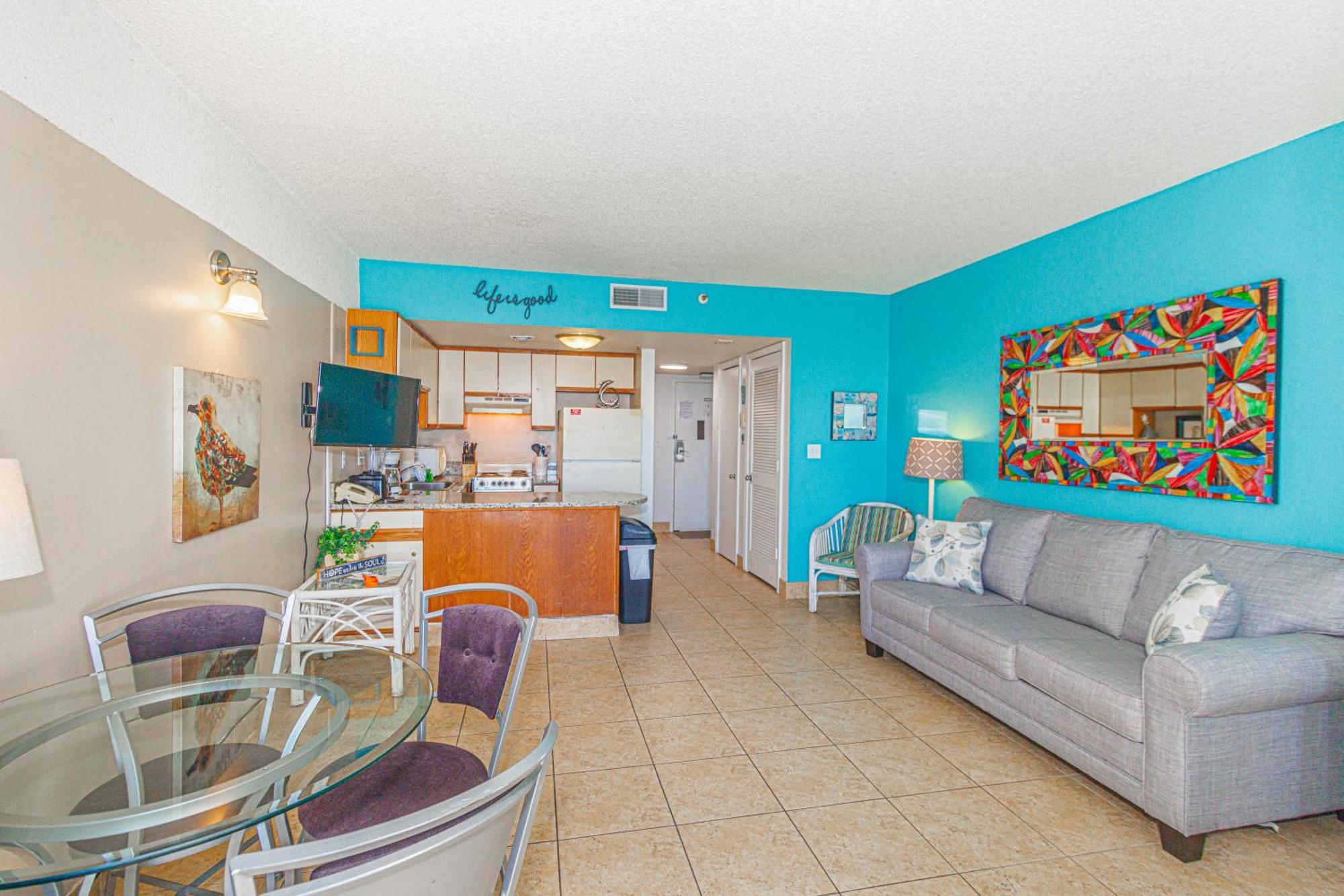 Apartment New! Palace Oceanfront Sleeps 4 *
