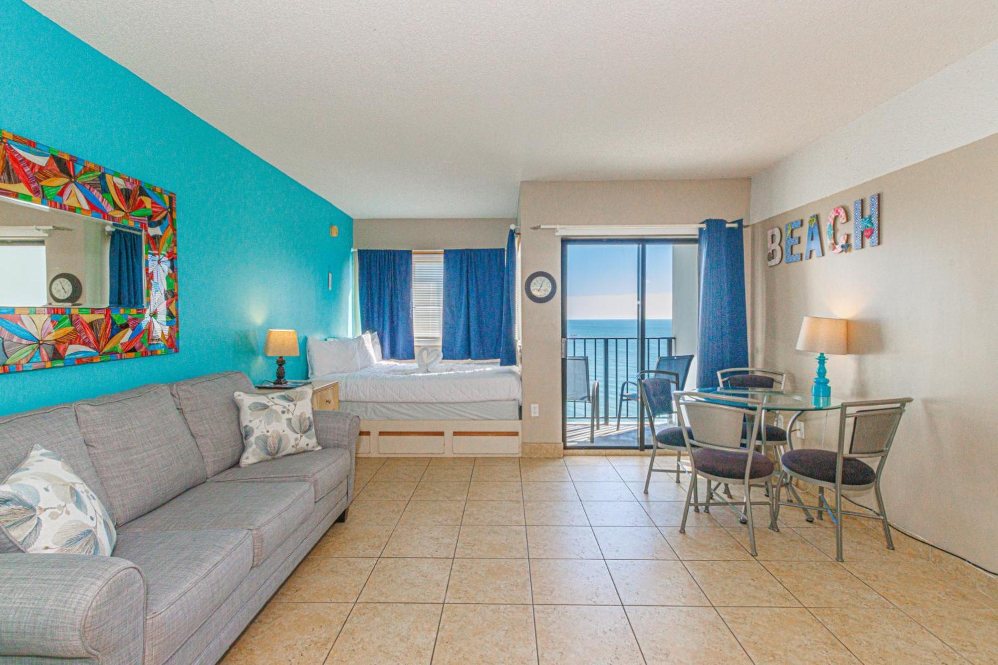 New! Palace Oceanfront Sleeps 4 *