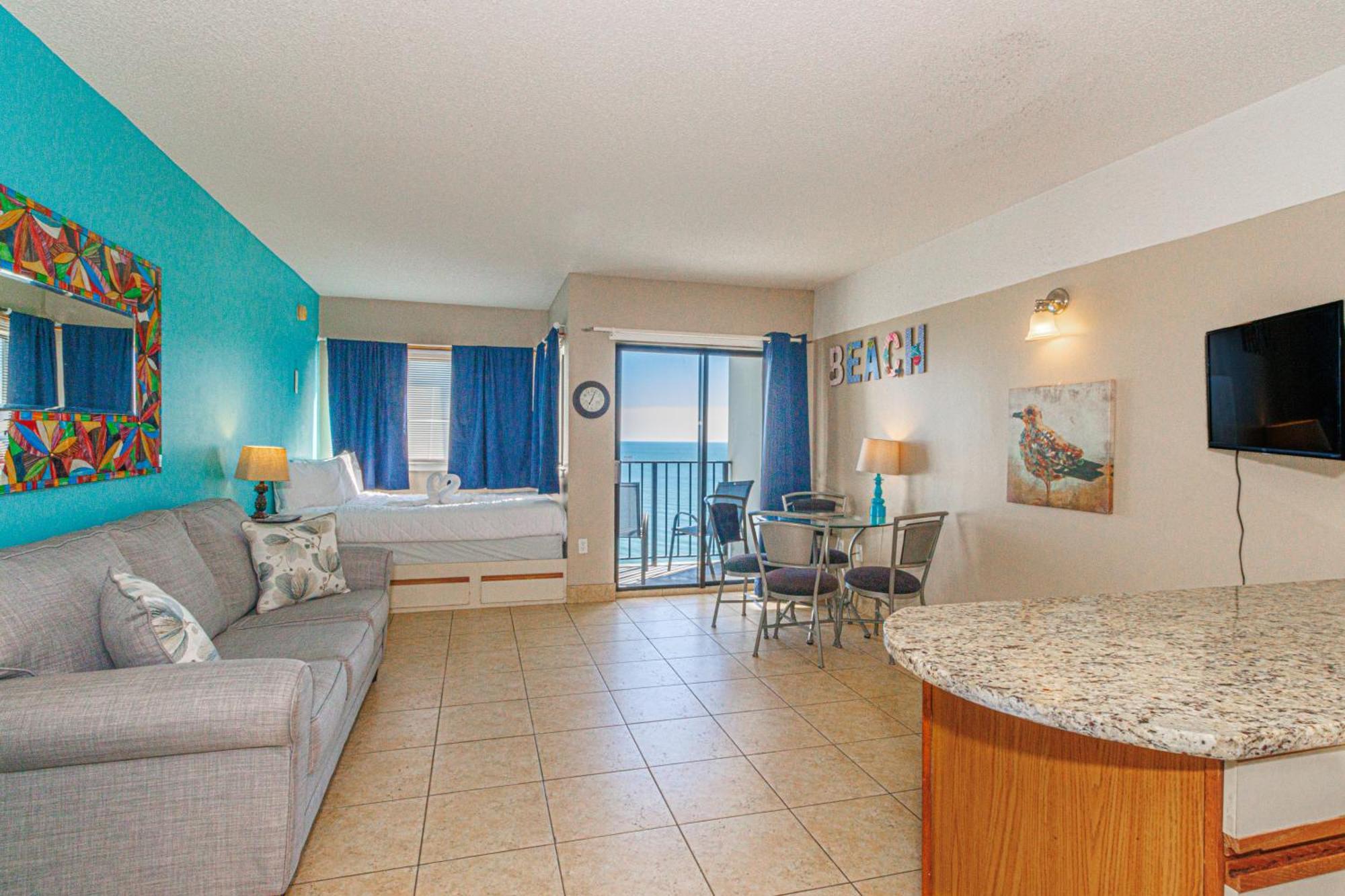 Apartment New! Palace Oceanfront Sleeps 4 *