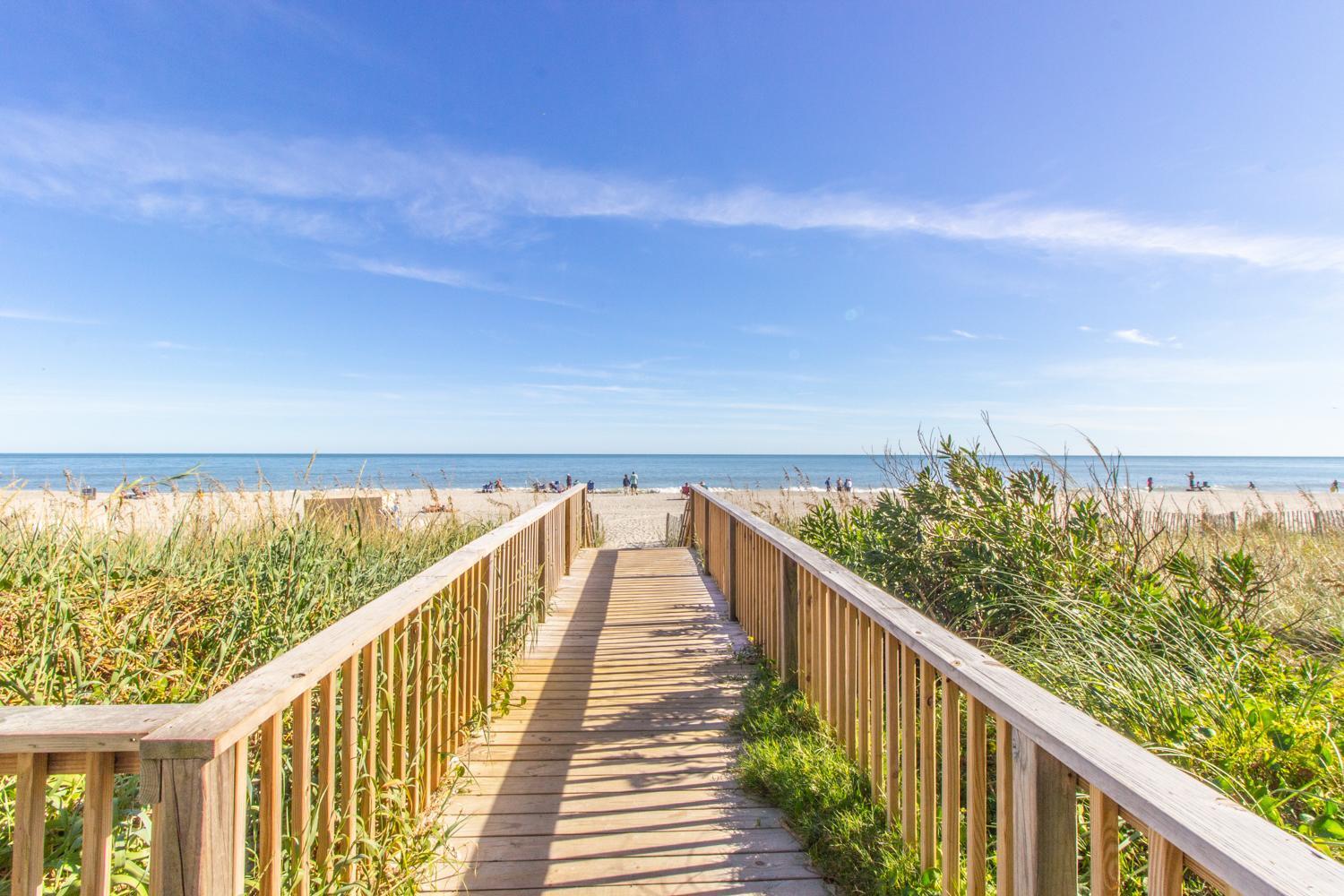 New! Palace Oceanfront Sleeps 4 *