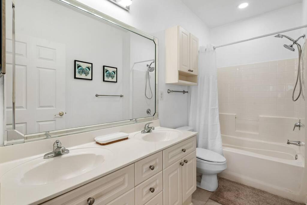 New! Centrally Located 3br Golf And Apartment
