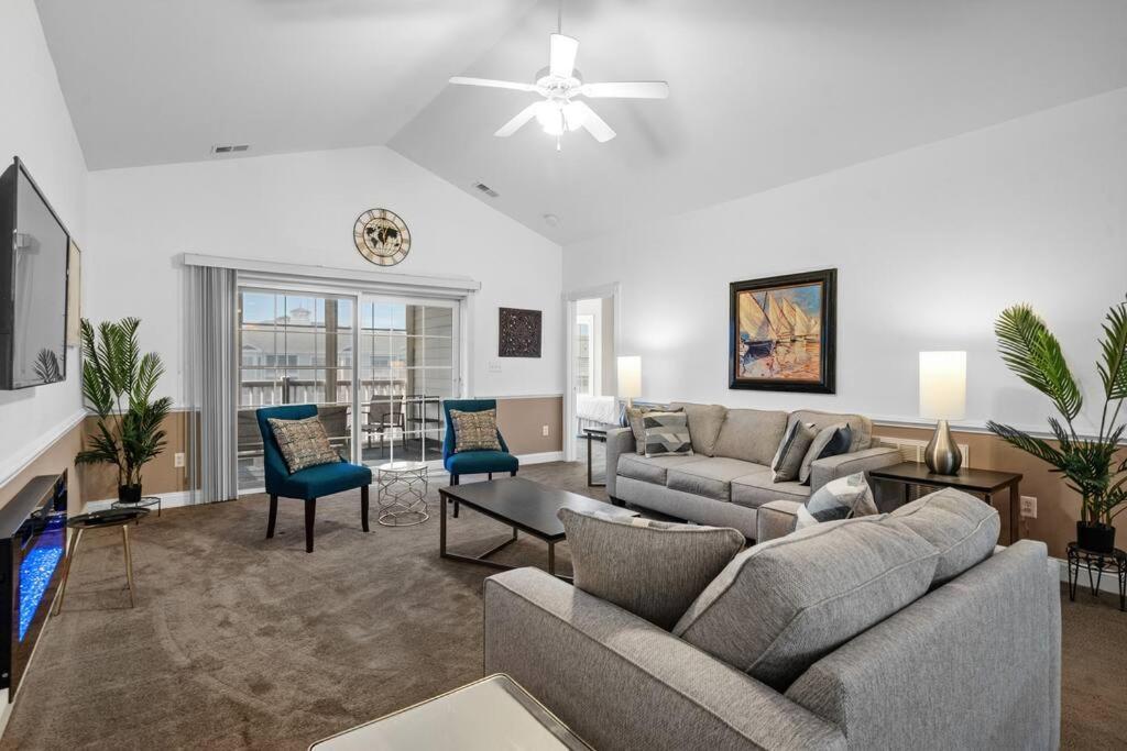 New! Centrally Located 3br Golf And Apartment