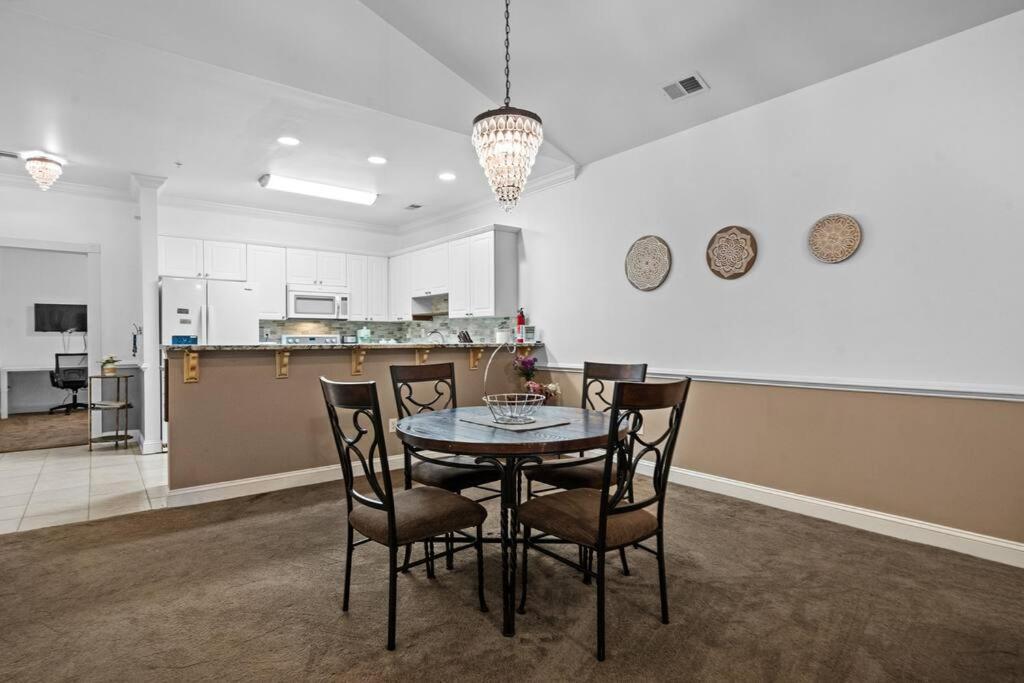 New! Centrally Located 3br Golf And *