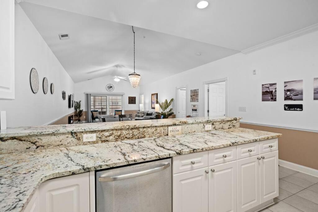 New! Centrally Located 3br Golf And Apartment