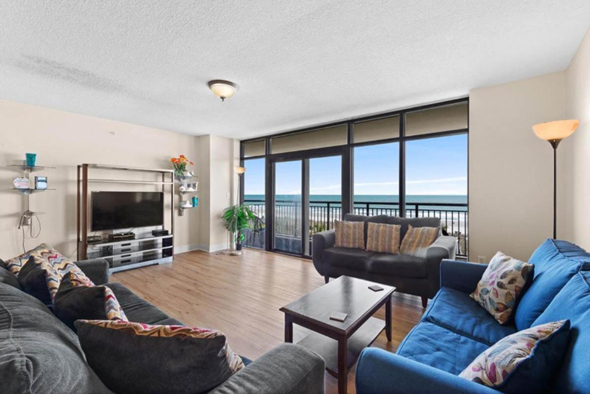 Oversized 3-bedroom Floorplan With Amazing Panoramic Views
