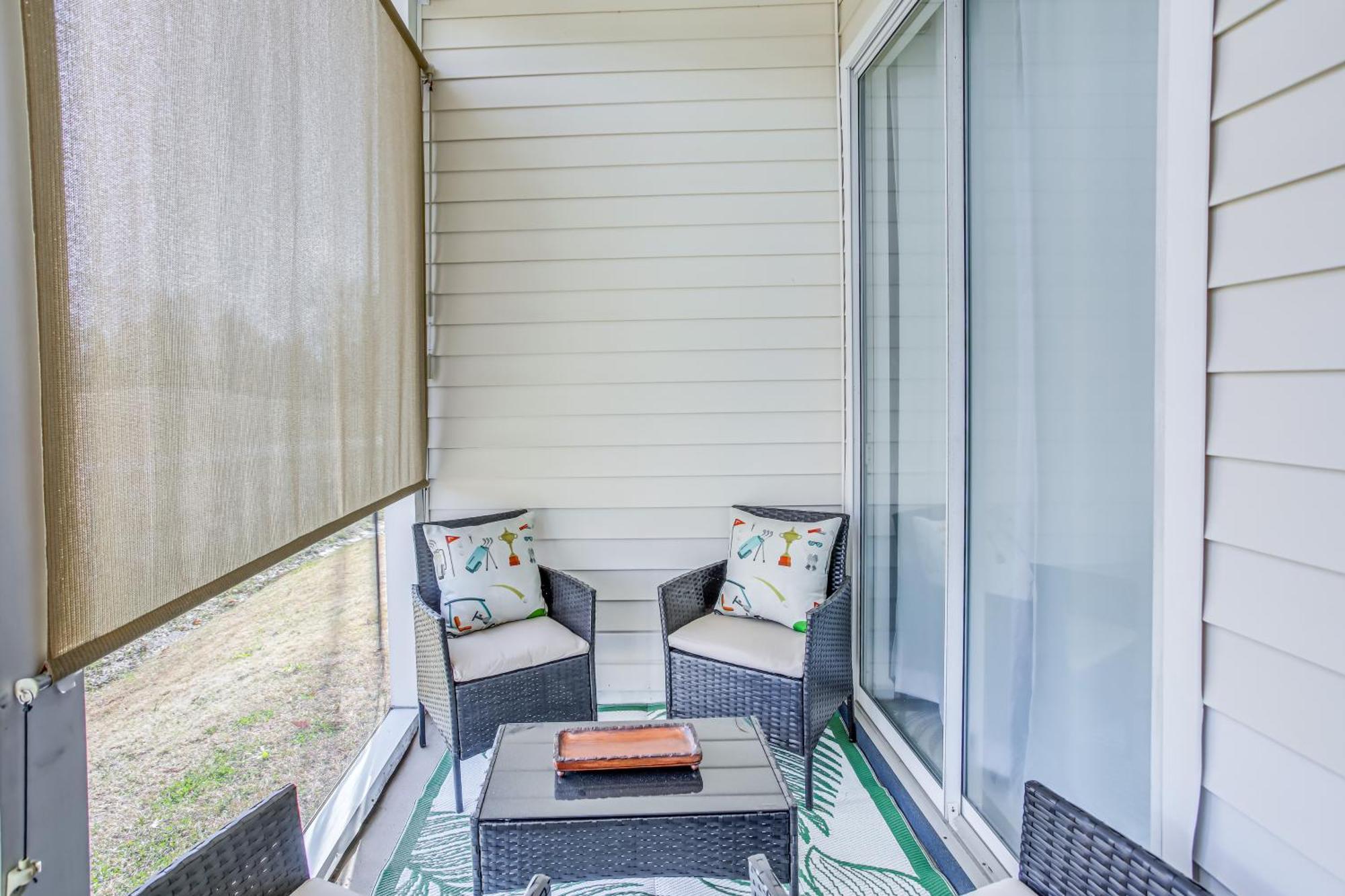 River Oaks With Golf Course View And Pool Access Apartment