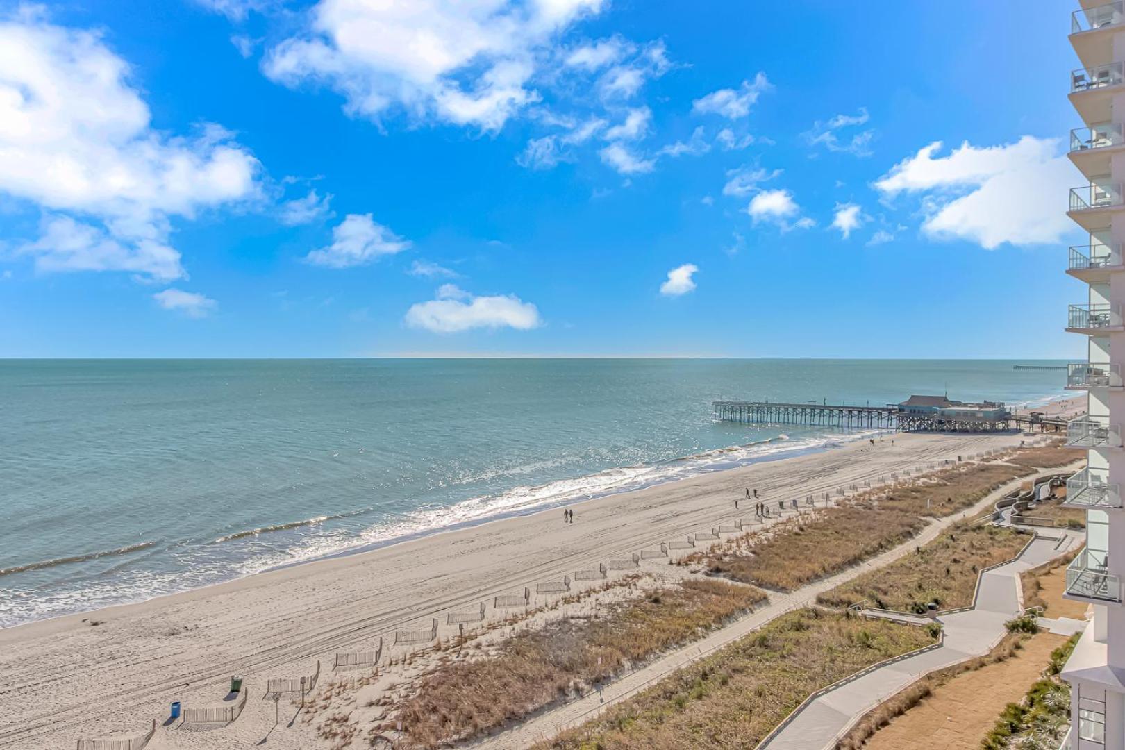 Immaculate! Beautifully Renovated Oceanfront 1 Bedroom - Sleeps 6! - Roxanne Towers Unit 804