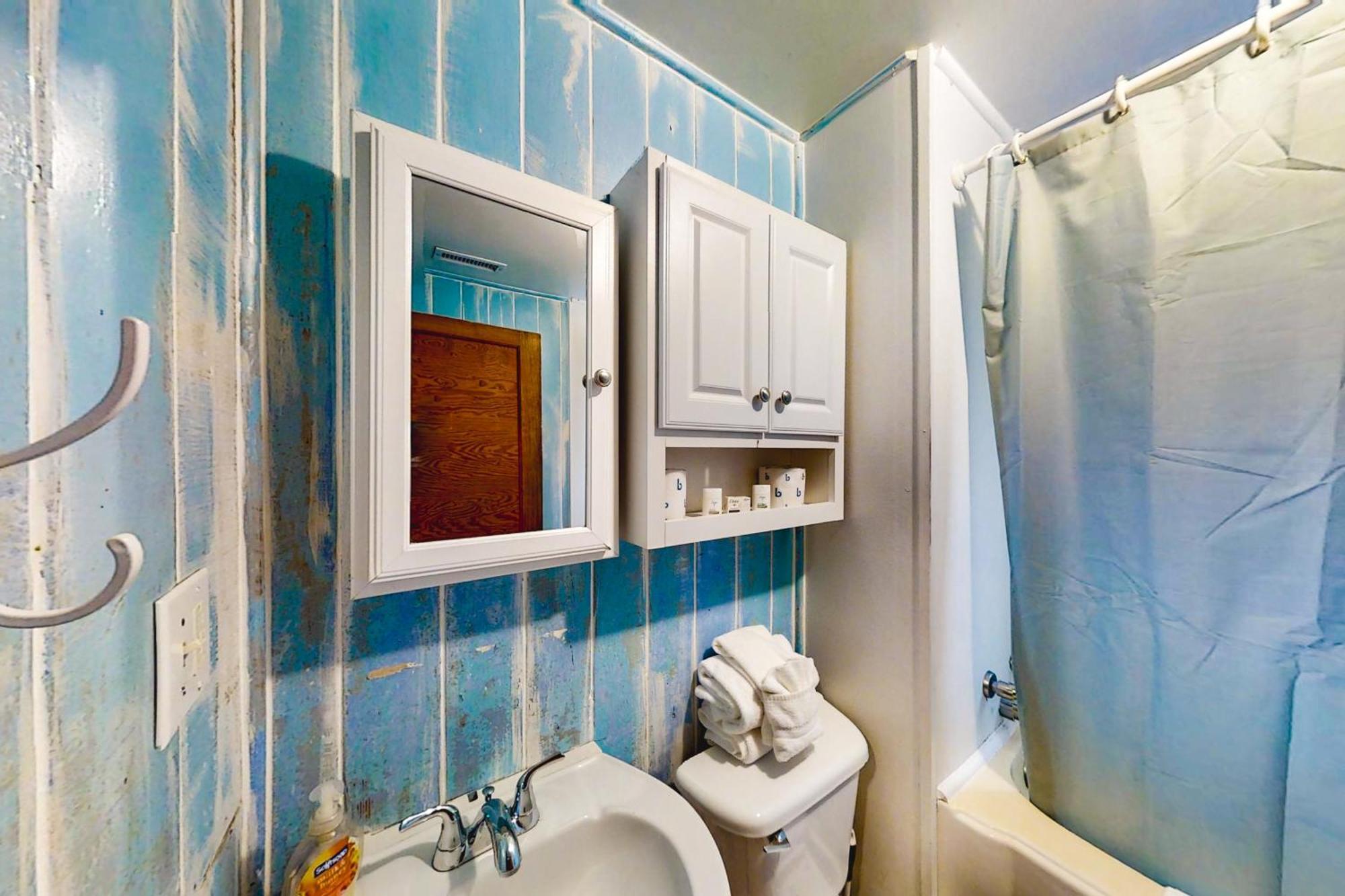 Booth House, Unit B *