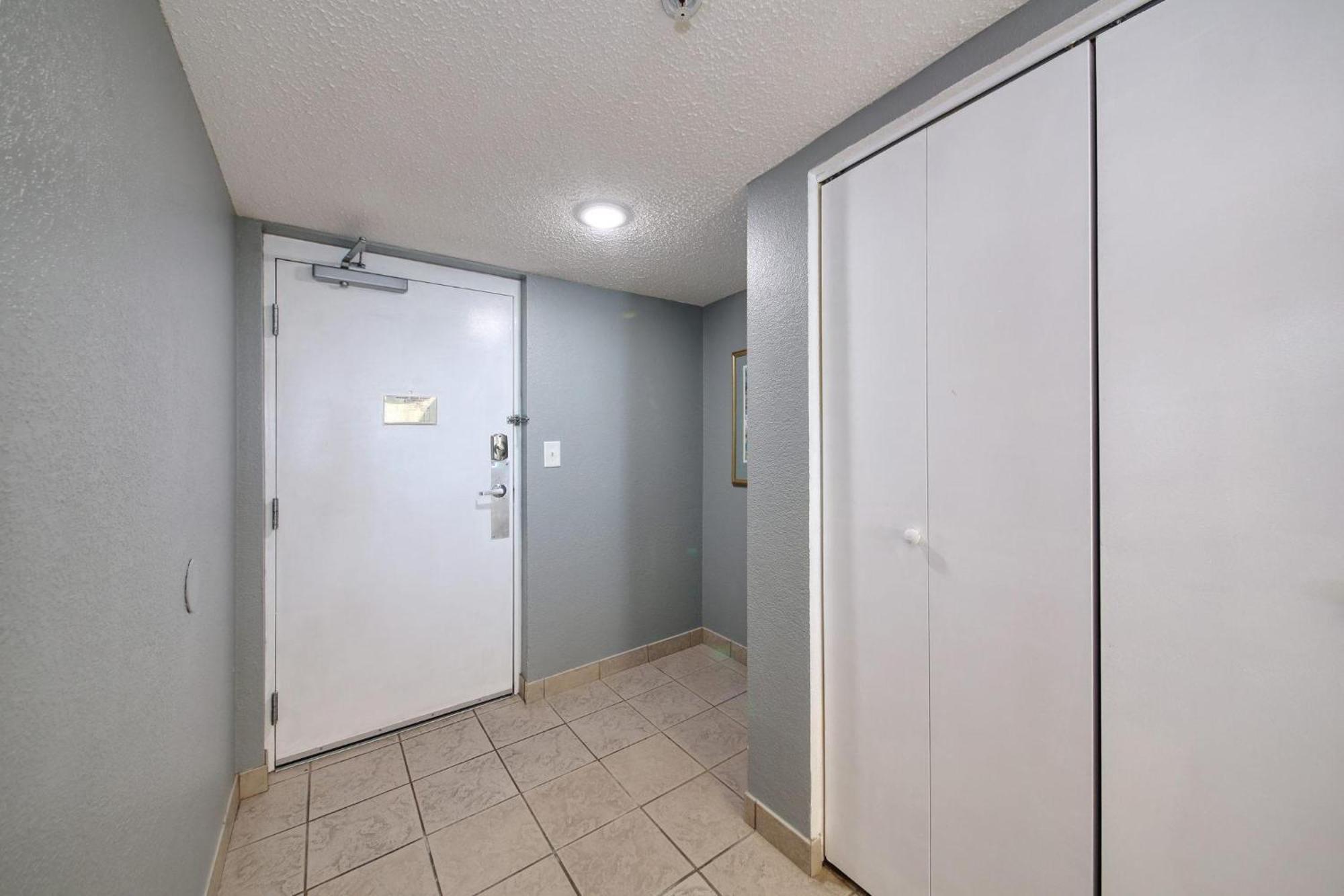 Holiday home 1604 N Ocean Blvd, 0906 - Ocean Front Sleeps 8 *
