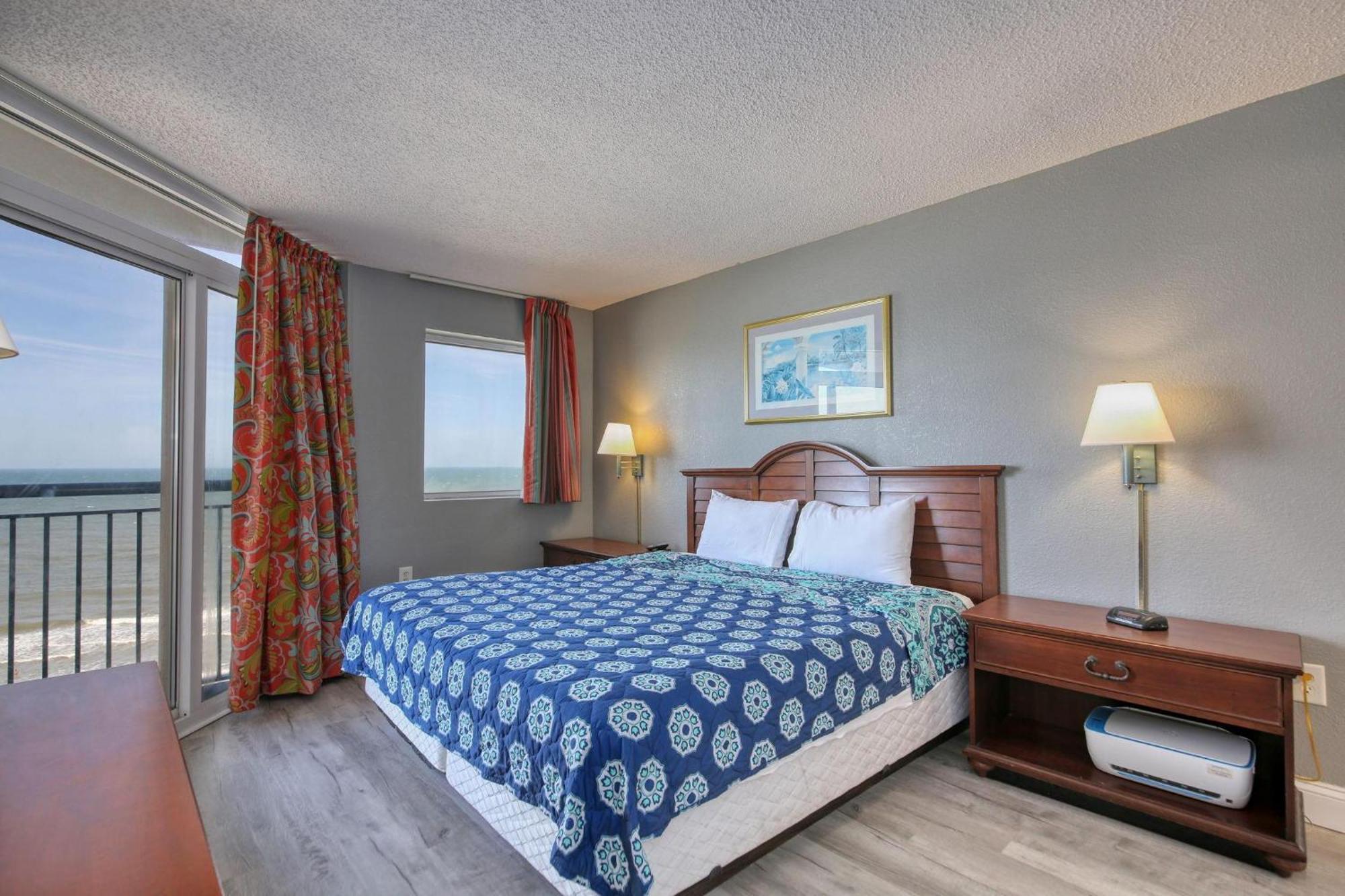 1604 N Ocean Blvd, 0906 - Ocean Front Sleeps 8 Holiday home