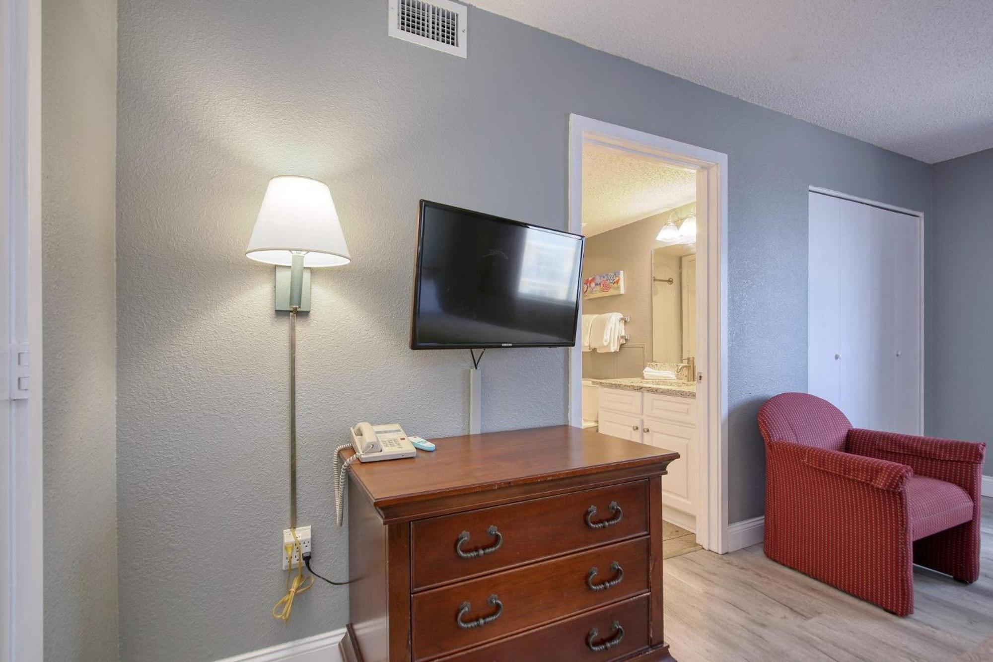 1604 N Ocean Blvd, 0906 - Ocean Front Sleeps 8 Holiday home *
