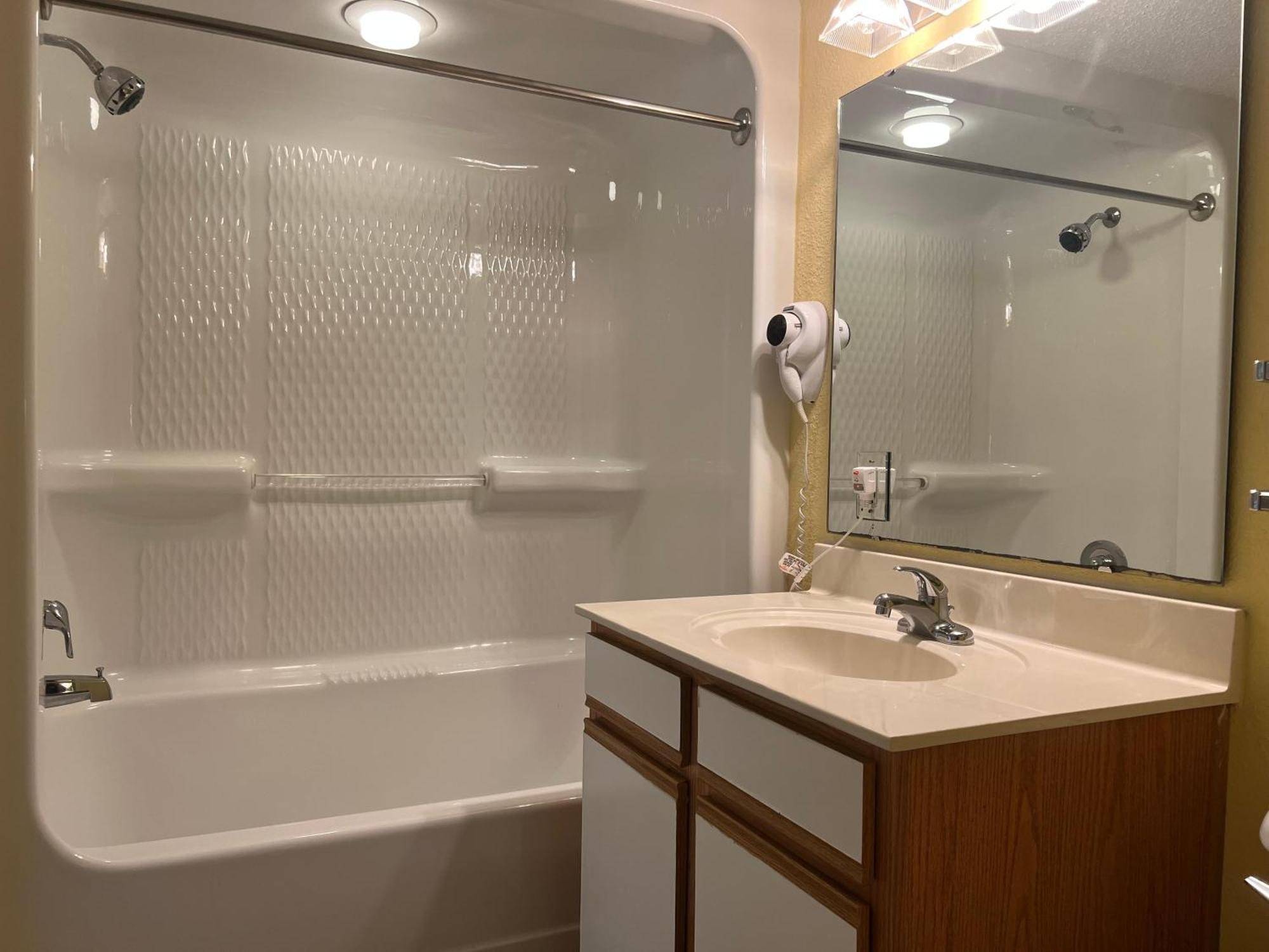 1604 N Ocean Blvd, 0703 - Ocean Front Sleeps 6 Holiday home Myrtle Beach