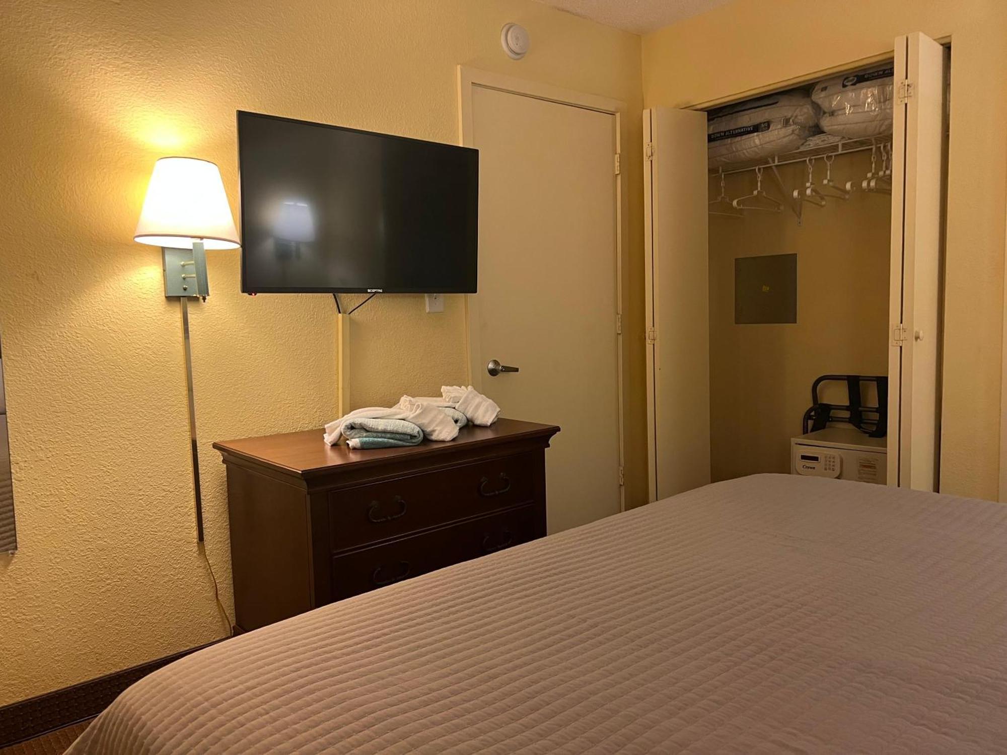 1604 N Ocean Blvd, 0703 - Ocean Front Sleeps 6 * Myrtle Beach