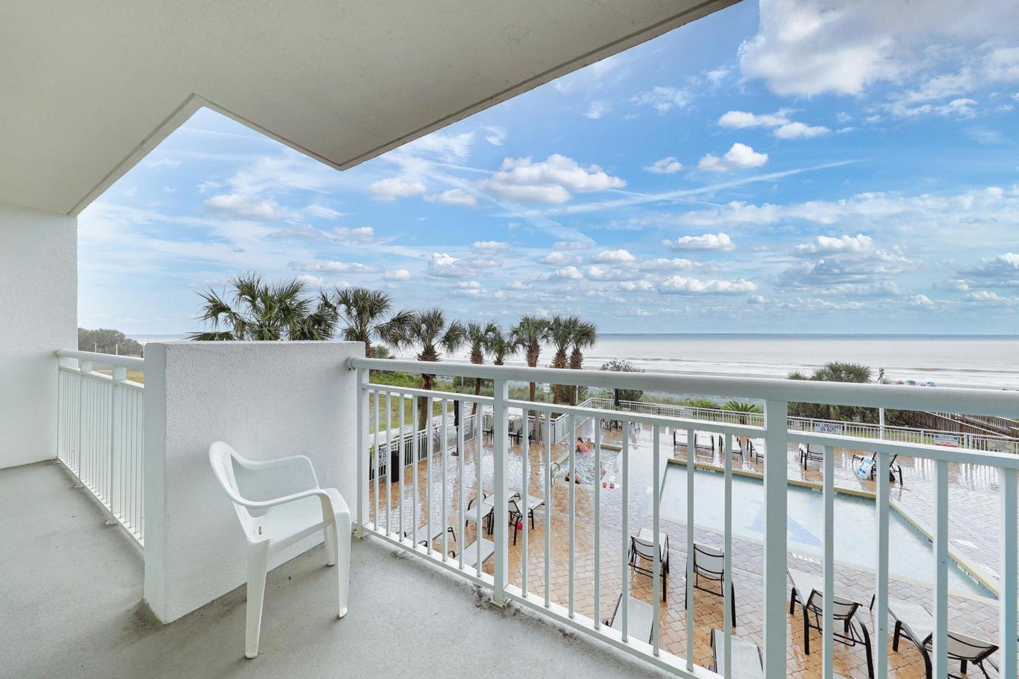 Holiday home 1700 N Ocean Blvd, 0152 - Ocean Front Sleeps 6 *
