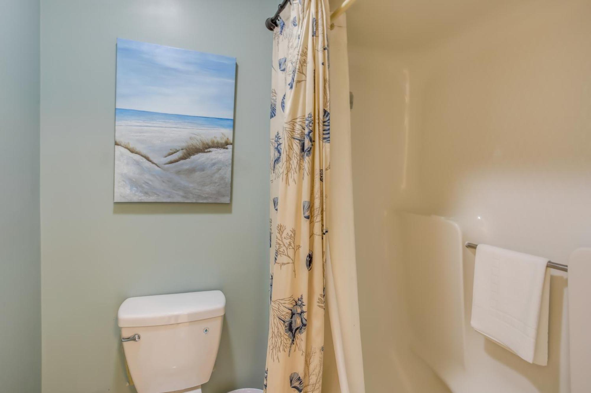Holiday home Myrtle With Saltwater Pool, Walk To Myrtle Beach