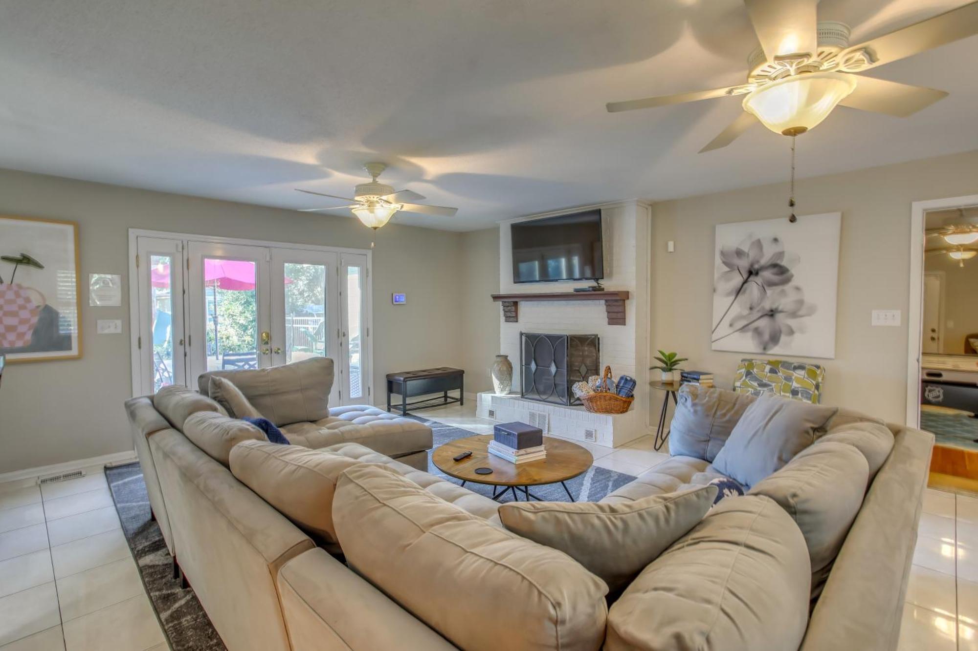 Holiday home Myrtle With Saltwater Pool, Walk To Myrtle Beach