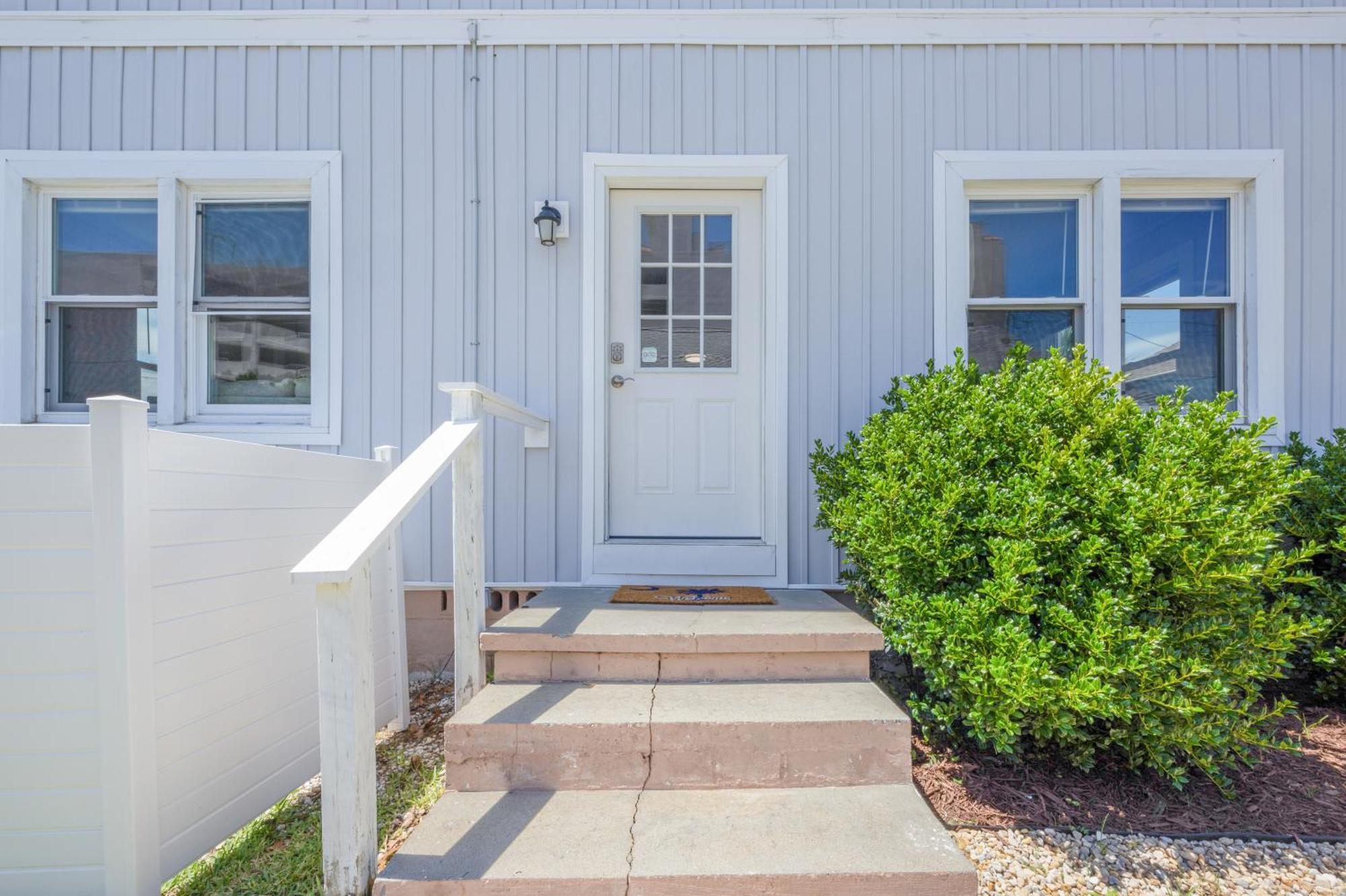 200ft To Beach! North Myrtle First Level Duplex Home, Pet Friendly! *