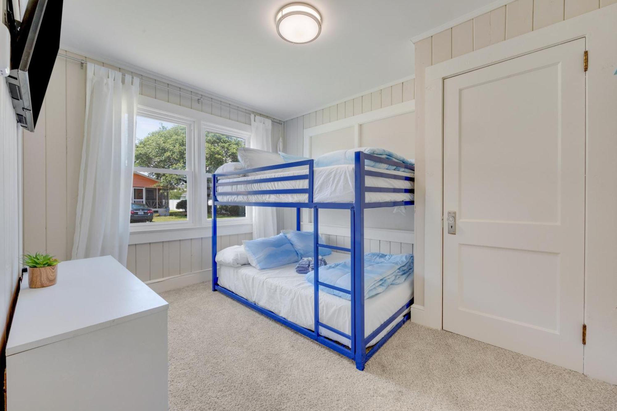 200ft To Beach! North Myrtle First Level Duplex Home, Pet Friendly! Holiday home Myrtle Beach