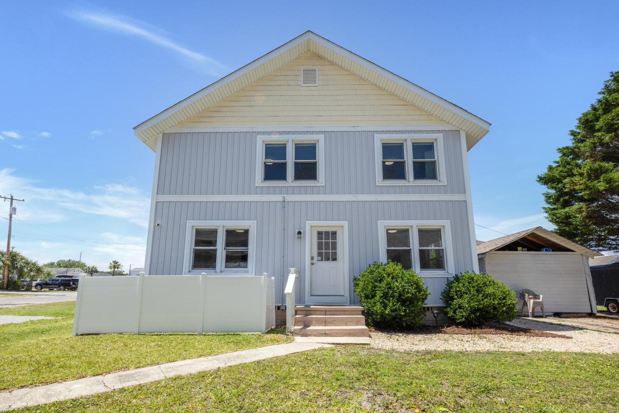 200 Steps To Ocean! North Myrtle Upper Duplex Unit, Pet Friendly! Holiday home Myrtle Beach
